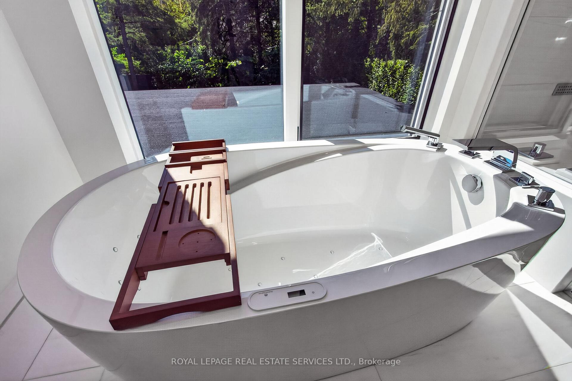Photo 24 of 1472 Oakhill Drive, Oakville, Morrison — HOMEH