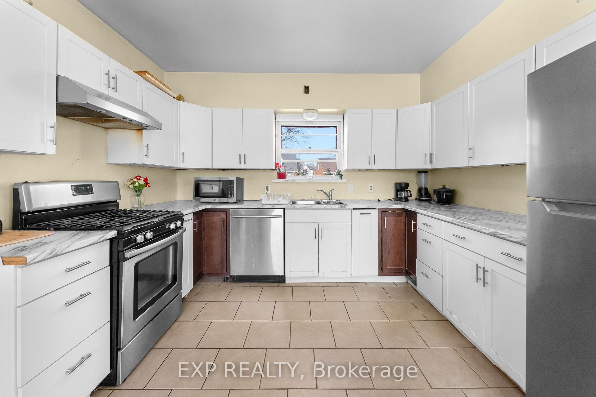 Photo 12 of 5958 Summer Street, Niagara Falls, Hospital — HOMEH