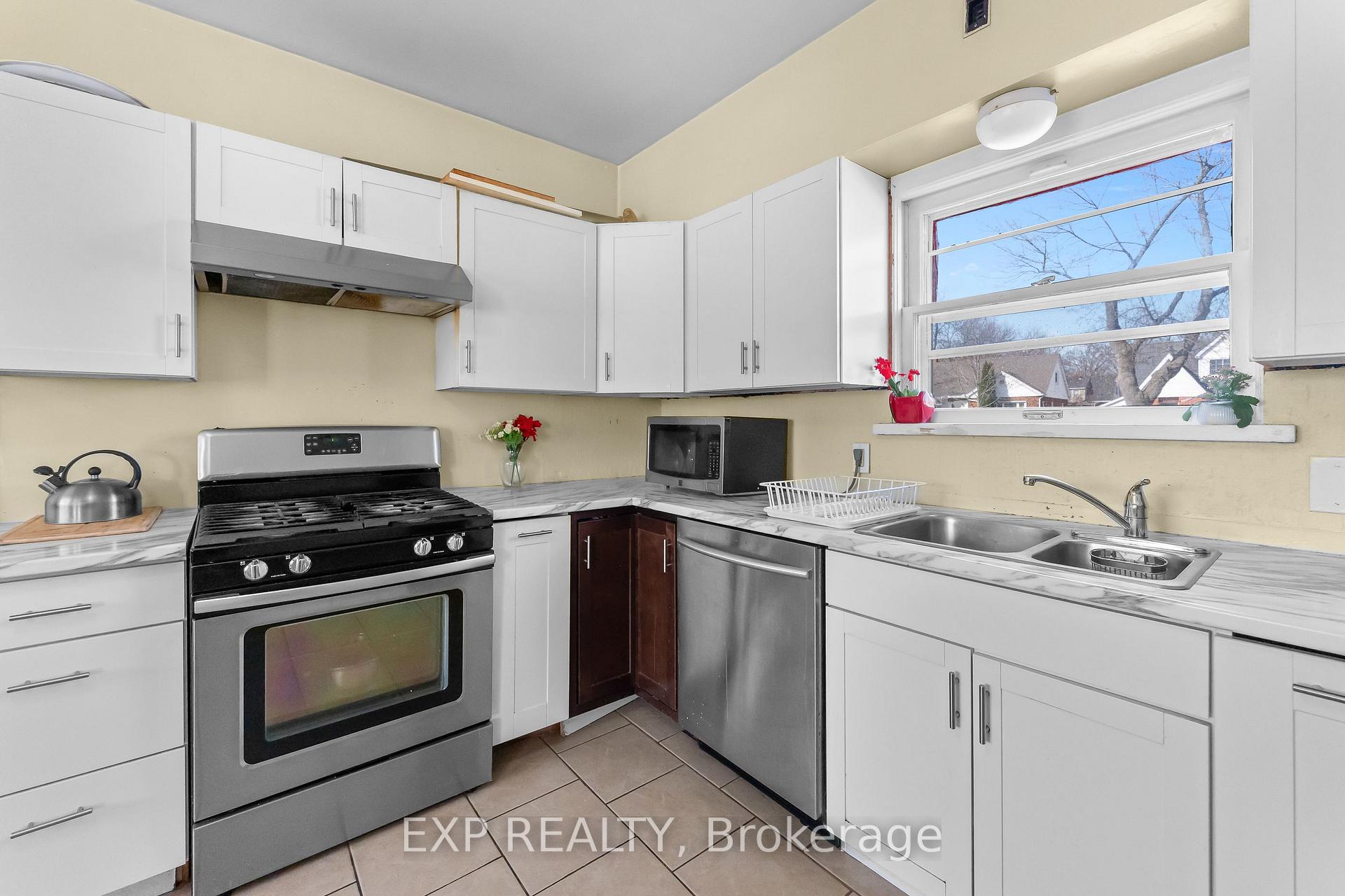 Photo 13 of 5958 Summer Street, Niagara Falls, Hospital — HOMEH