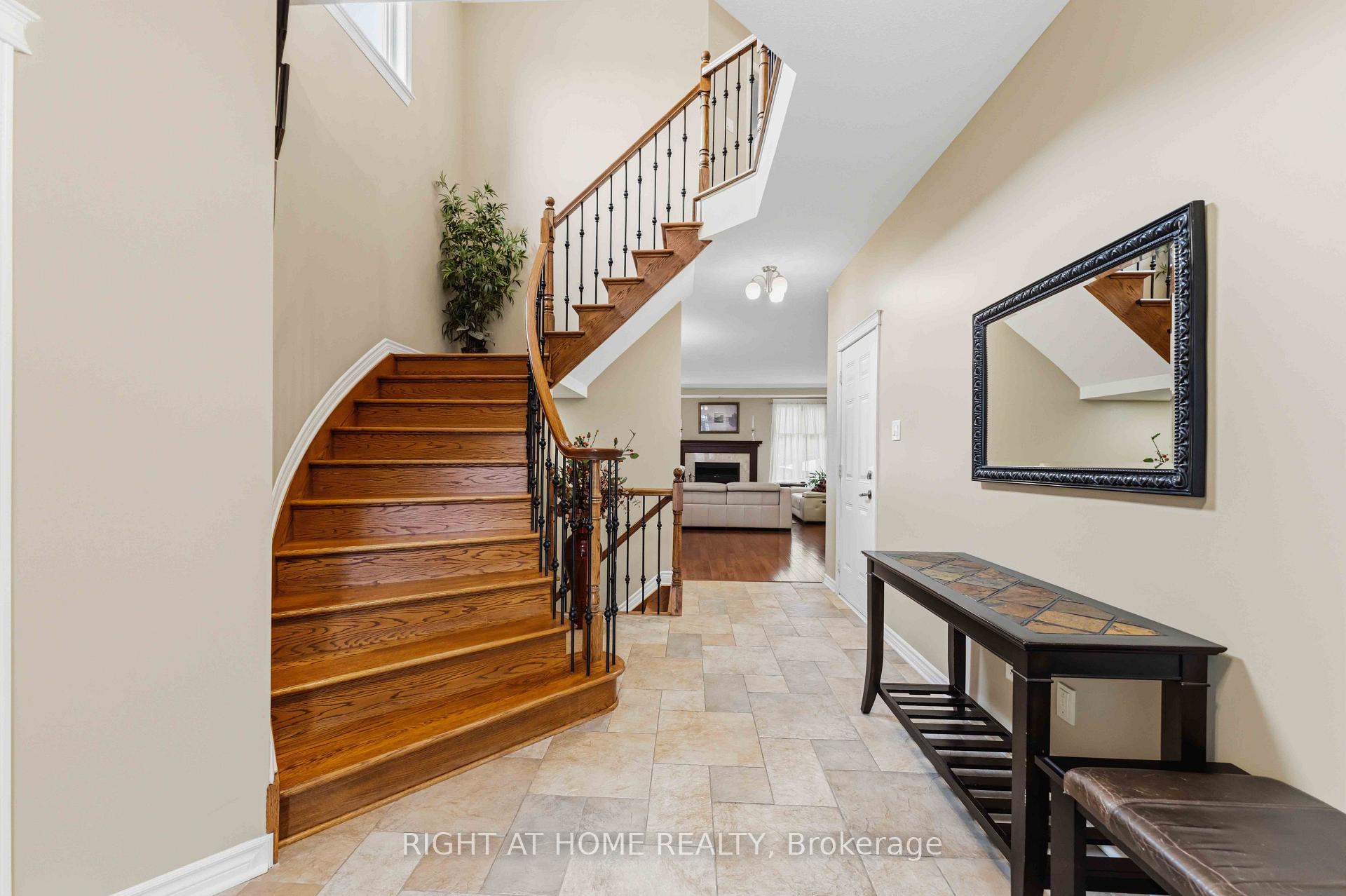 Photo 2 of 250 Tofino Private, Ottawa, Kanata - Bridlewood — HOMEH