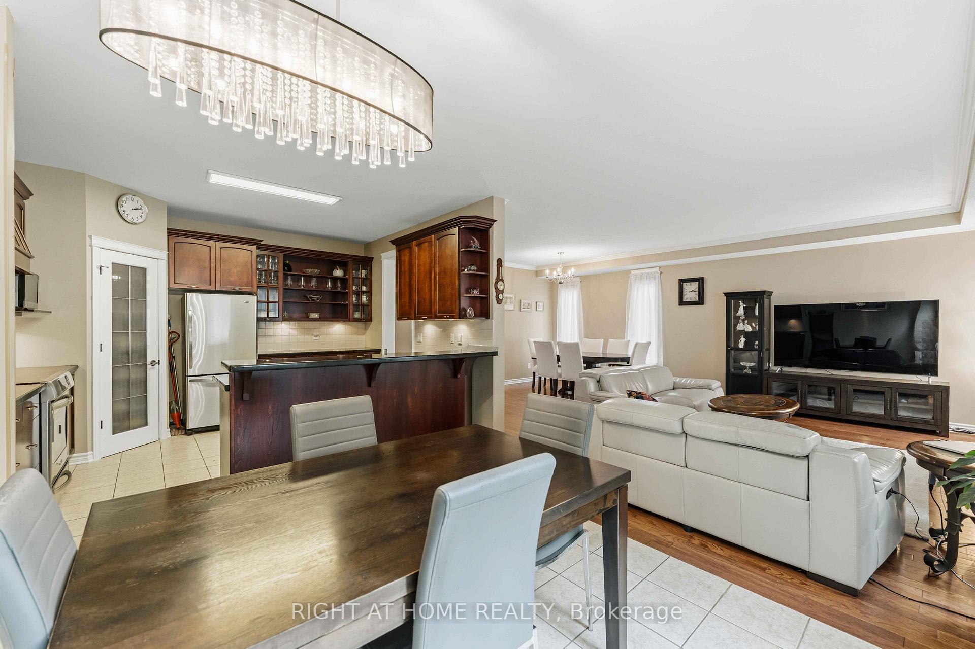 Photo 9 of 250 Tofino Private, Ottawa, Kanata - Bridlewood — HOMEH