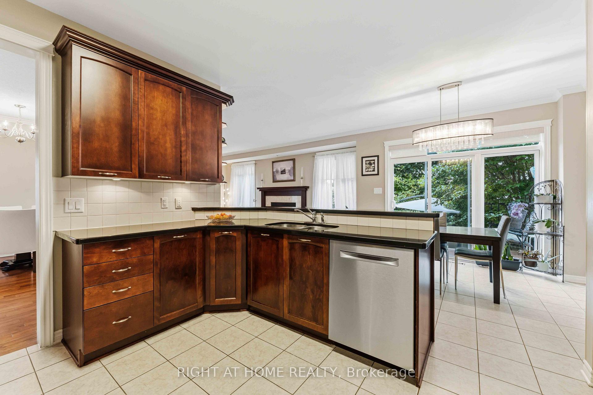 Photo 13 of 250 Tofino Private, Ottawa, Kanata - Bridlewood — HOMEH