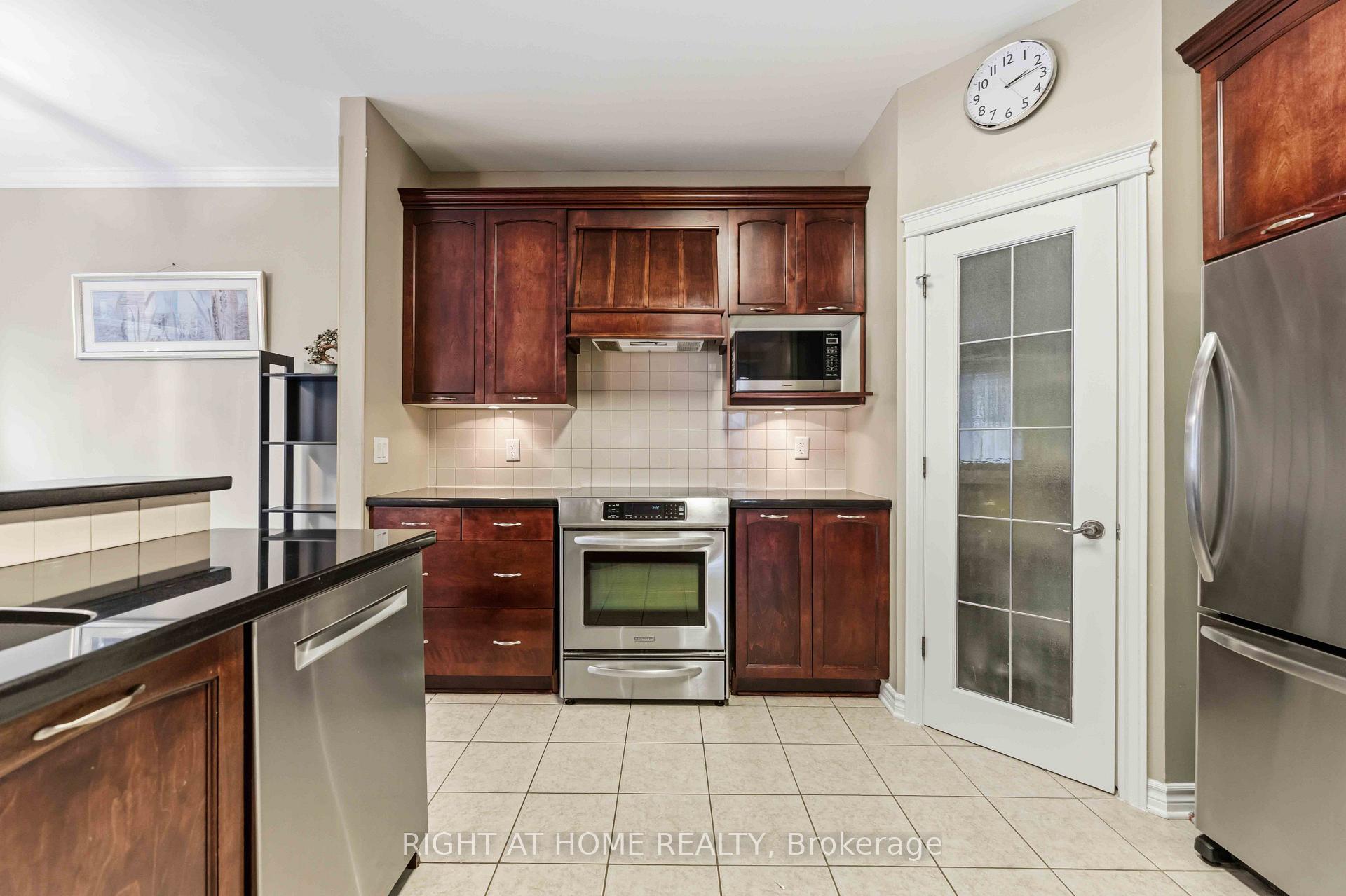 Photo 14 of 250 Tofino Private, Ottawa, Kanata - Bridlewood — HOMEH