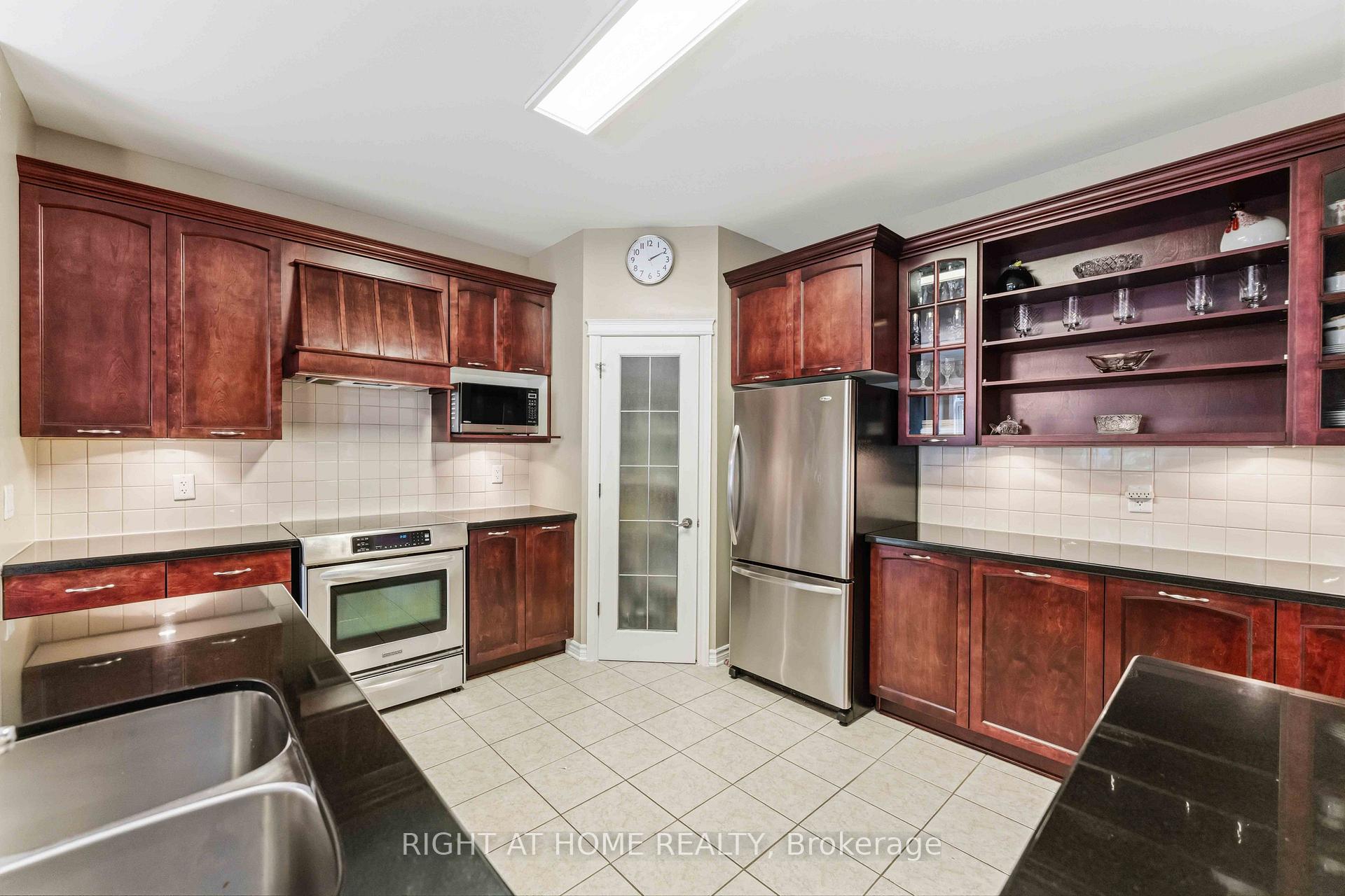 Photo 15 of 250 Tofino Private, Ottawa, Kanata - Bridlewood — HOMEH