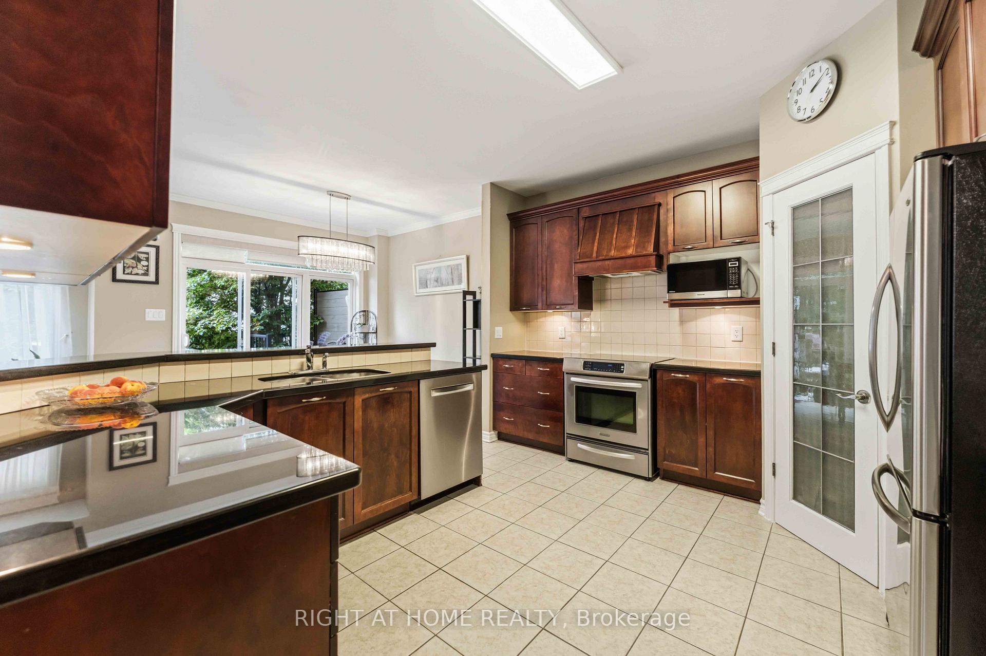 Photo 16 of 250 Tofino Private, Ottawa, Kanata - Bridlewood — HOMEH