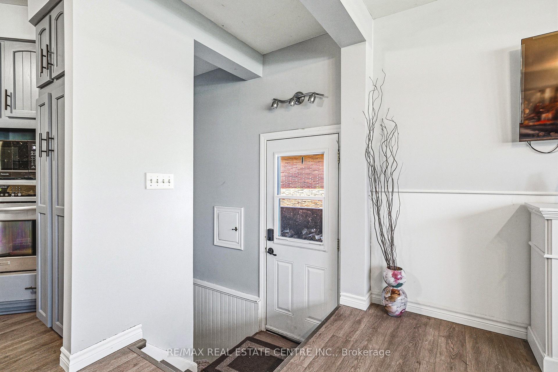 Photo 14 of 1338 Eleanor Avenue, Cambridge, Lang's Farm — HOMEH