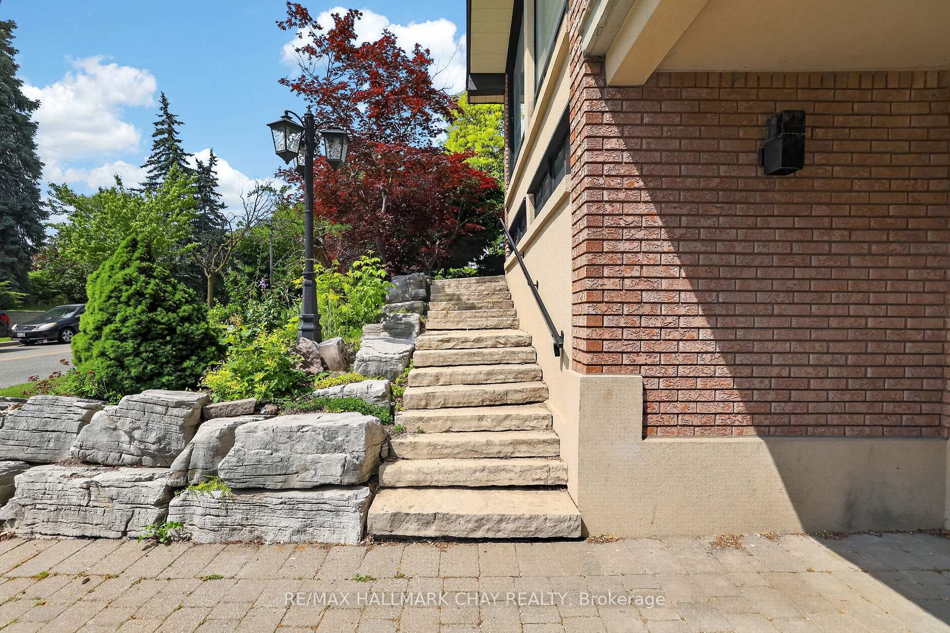 Photo 2 of Unit Upper, 80 Beaumonde Heights Drive, Etobicoke, Thistletown-Beaumonde Heights — HOMEH