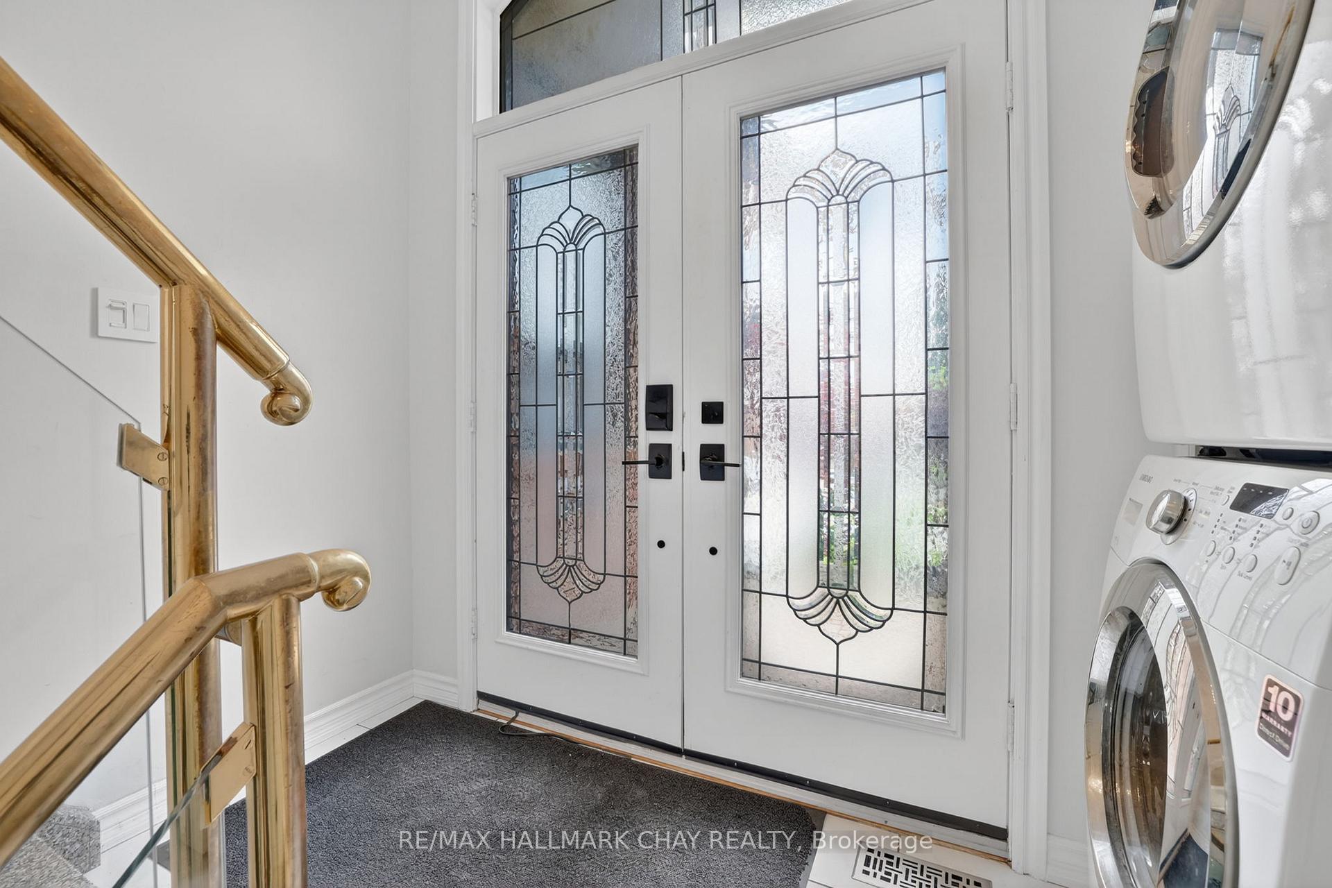 Photo 4 of Unit Upper, 80 Beaumonde Heights Drive, Etobicoke, Thistletown-Beaumonde Heights — HOMEH
