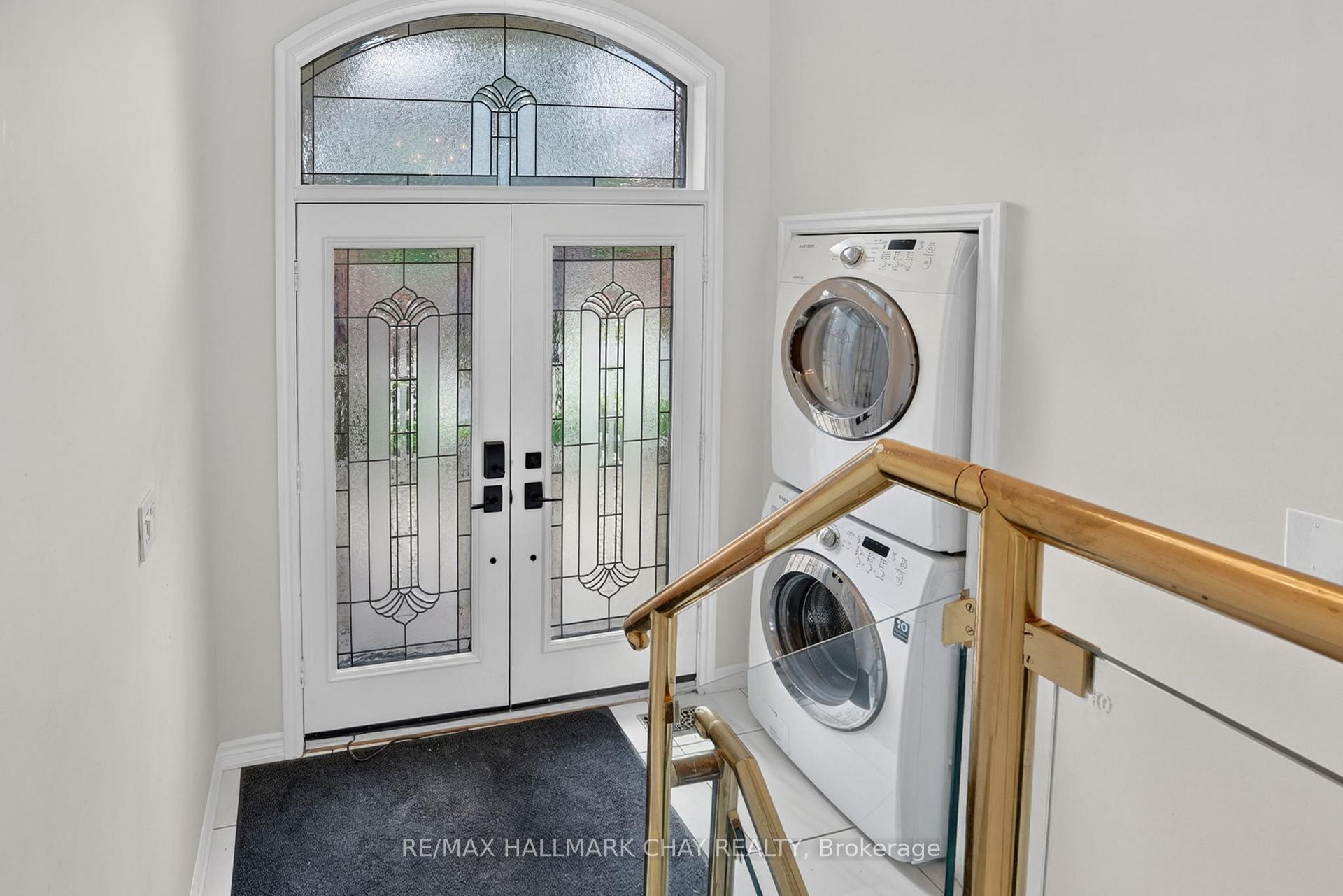 Photo 5 of Unit Upper, 80 Beaumonde Heights Drive, Etobicoke, Thistletown-Beaumonde Heights — HOMEH