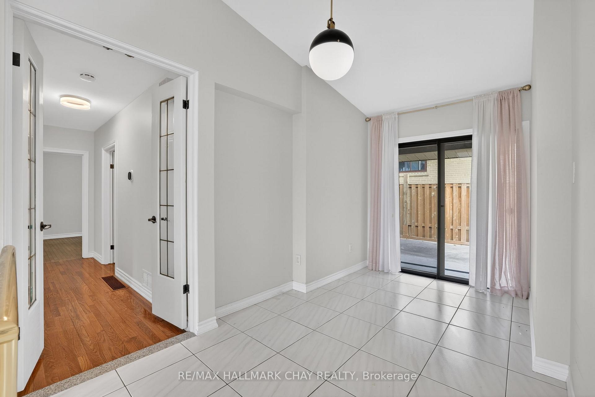 Photo 6 of Unit Upper, 80 Beaumonde Heights Drive, Etobicoke, Thistletown-Beaumonde Heights — HOMEH