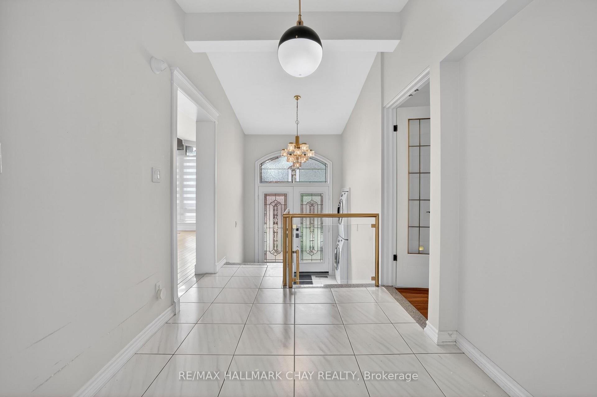 Photo 7 of Unit Upper, 80 Beaumonde Heights Drive, Etobicoke, Thistletown-Beaumonde Heights — HOMEH