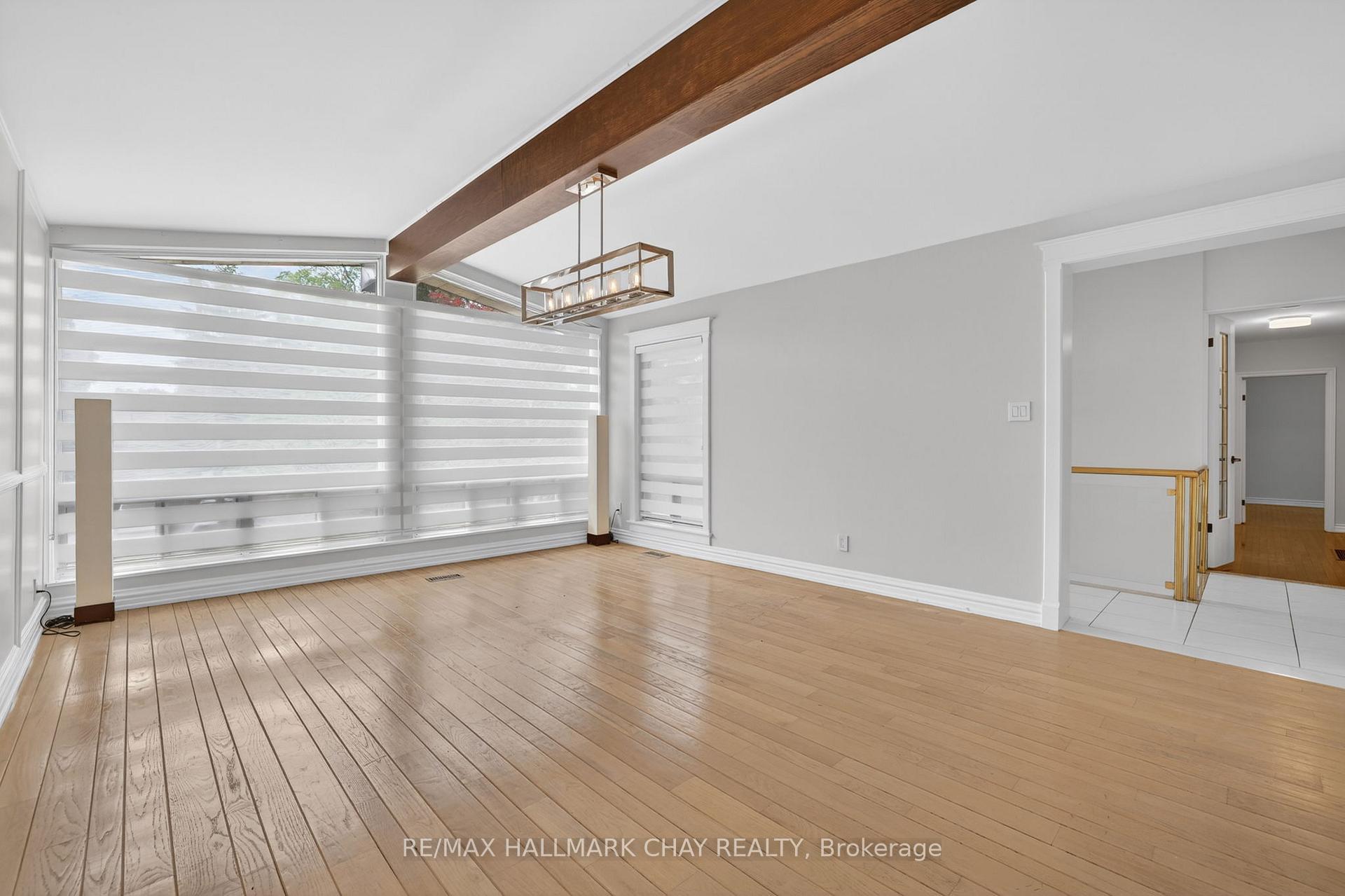 Photo 10 of Unit Upper, 80 Beaumonde Heights Drive, Etobicoke, Thistletown-Beaumonde Heights — HOMEH