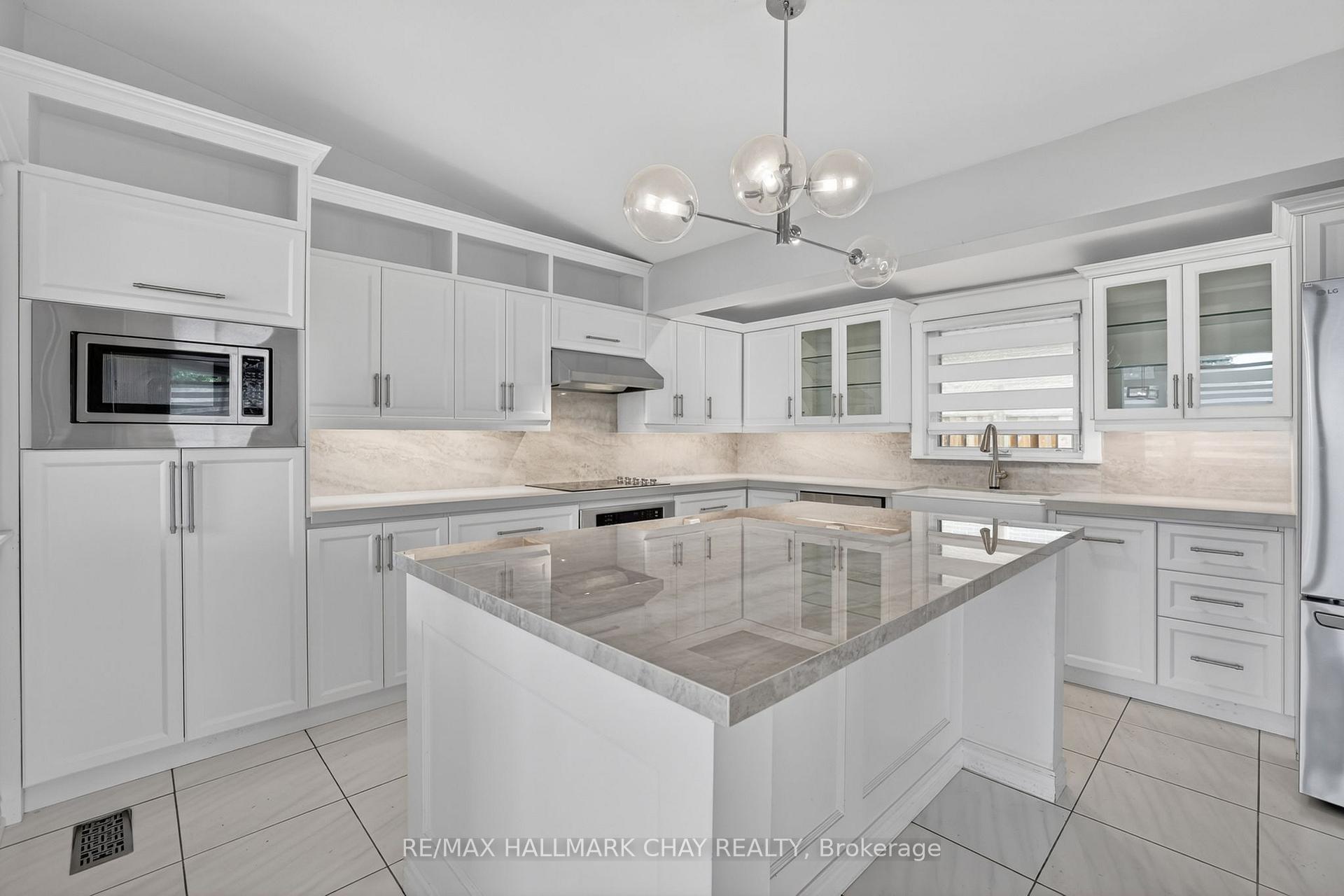 Photo 14 of Unit Upper, 80 Beaumonde Heights Drive, Etobicoke, Thistletown-Beaumonde Heights — HOMEH