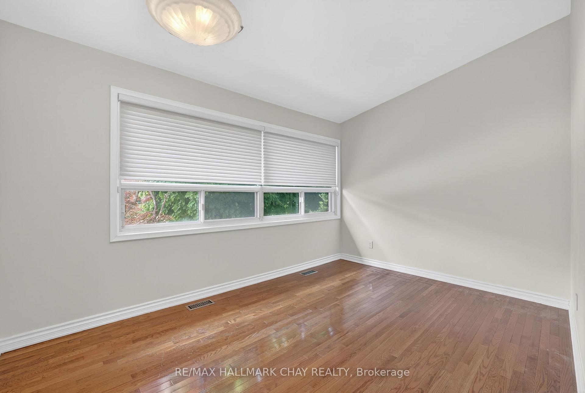 Photo 23 of Unit Upper, 80 Beaumonde Heights Drive, Etobicoke, Thistletown-Beaumonde Heights — HOMEH