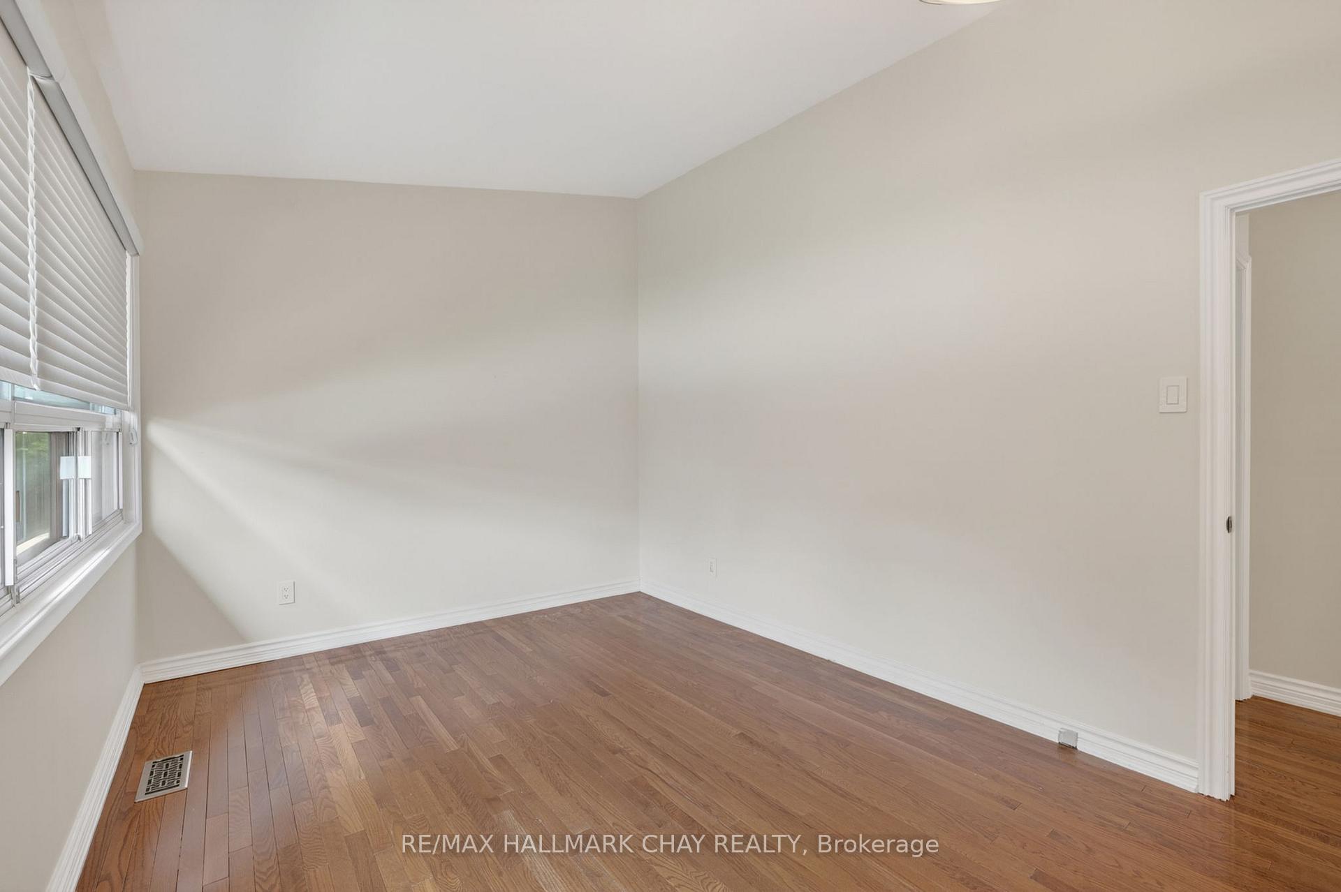 Photo 24 of Unit Upper, 80 Beaumonde Heights Drive, Etobicoke, Thistletown-Beaumonde Heights — HOMEH