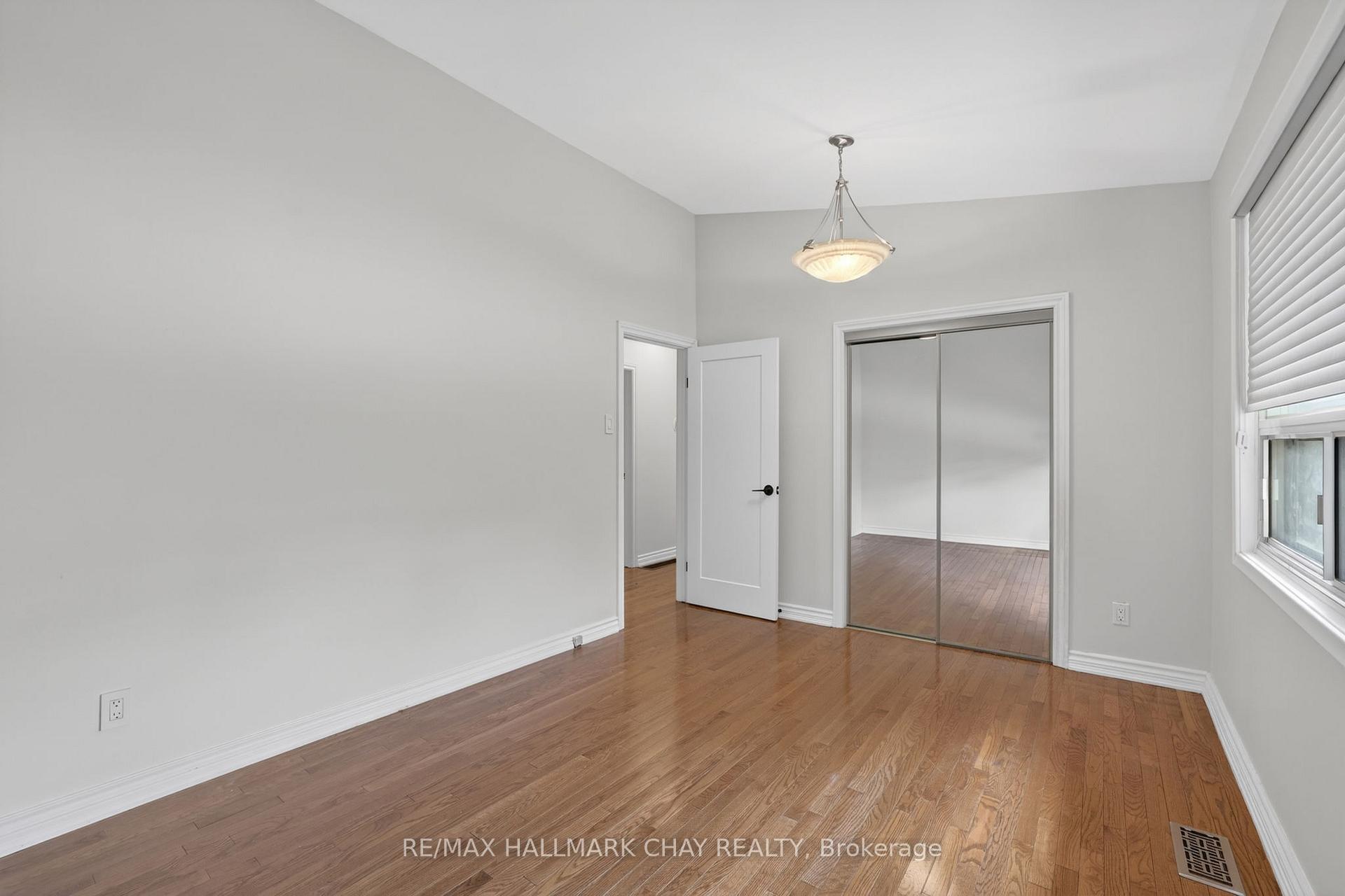 Photo 25 of Unit Upper, 80 Beaumonde Heights Drive, Etobicoke, Thistletown-Beaumonde Heights — HOMEH