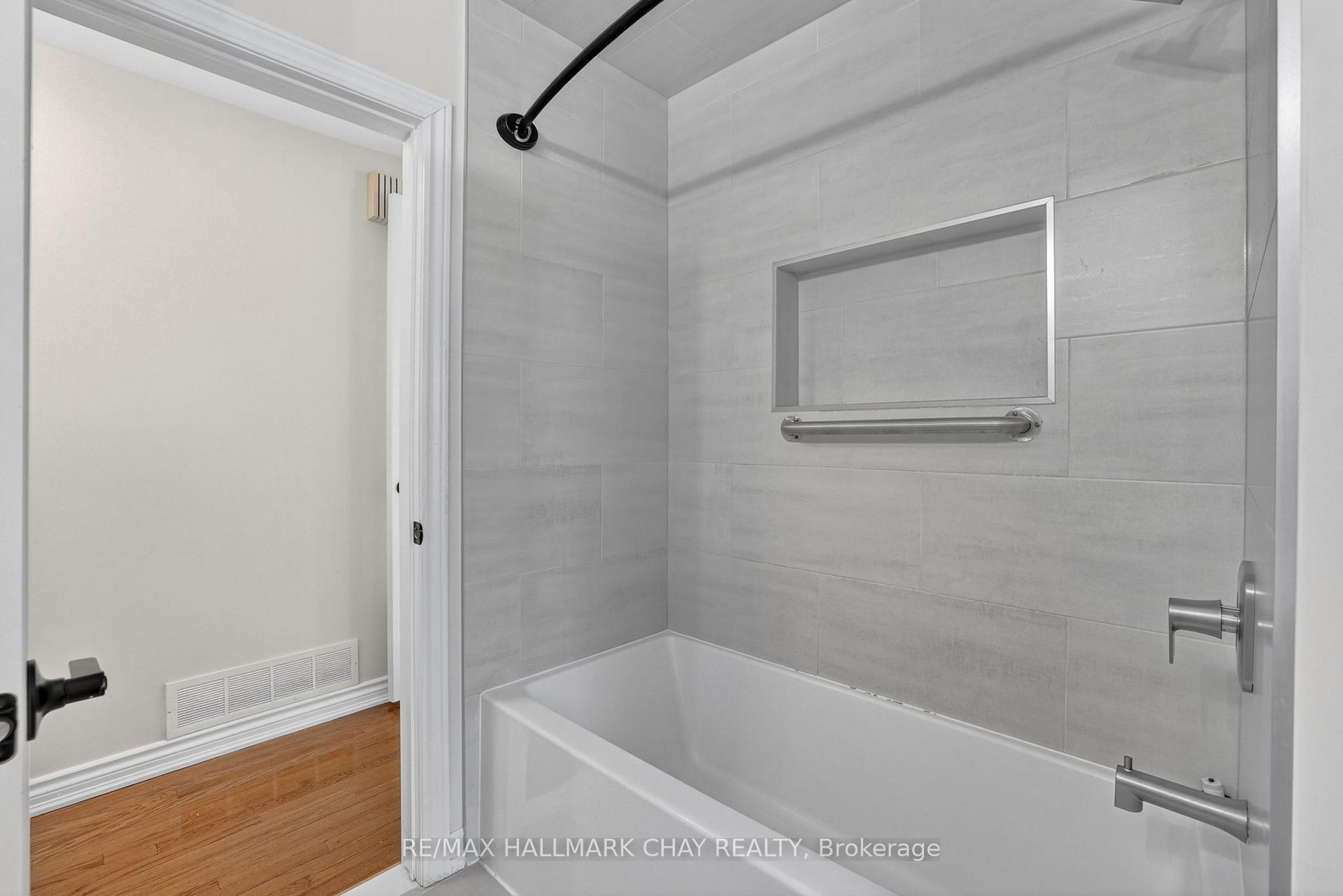 Photo 31 of Unit Upper, 80 Beaumonde Heights Drive, Etobicoke, Thistletown-Beaumonde Heights — HOMEH