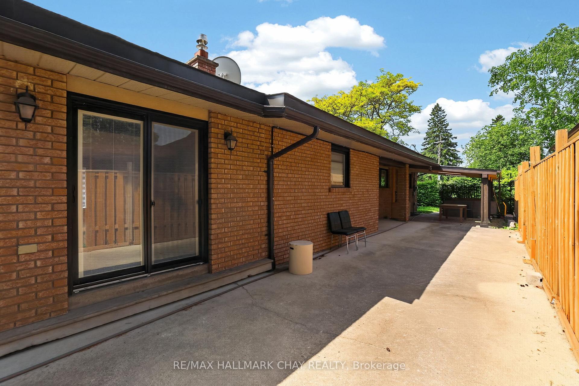 Photo 34 of Unit Upper, 80 Beaumonde Heights Drive, Etobicoke, Thistletown-Beaumonde Heights — HOMEH