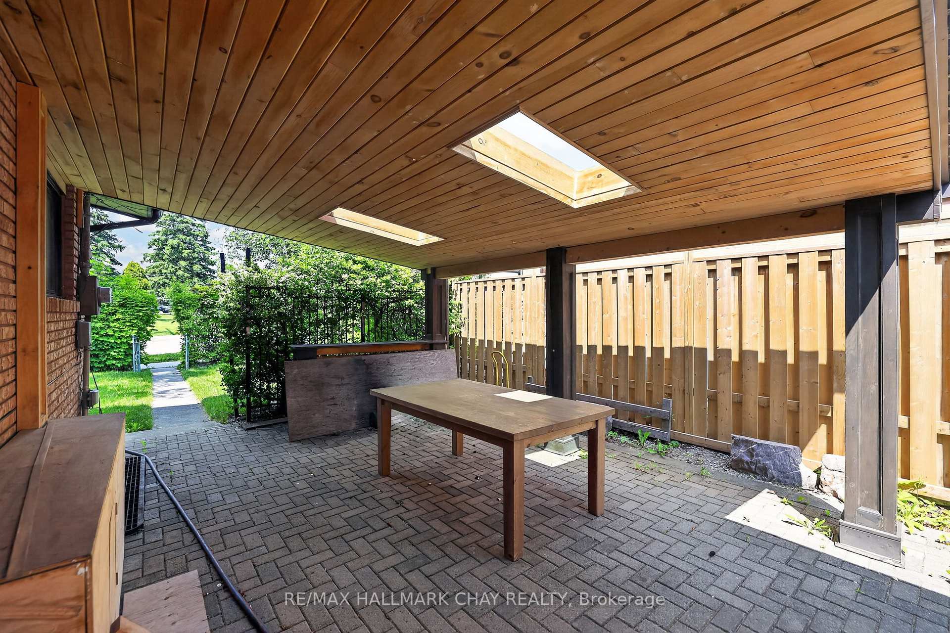 Photo 35 of Unit Upper, 80 Beaumonde Heights Drive, Etobicoke, Thistletown-Beaumonde Heights — HOMEH