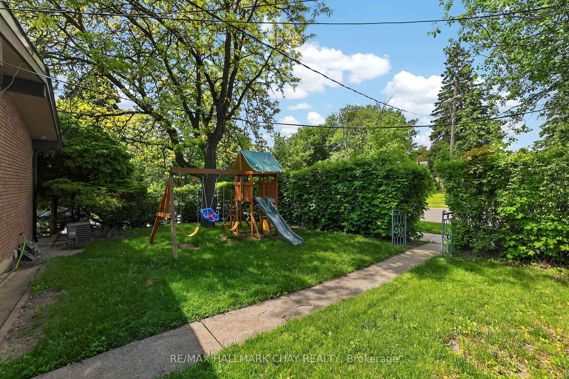 Photo 37 of Unit Upper, 80 Beaumonde Heights Drive, Etobicoke, Thistletown-Beaumonde Heights — HOMEH