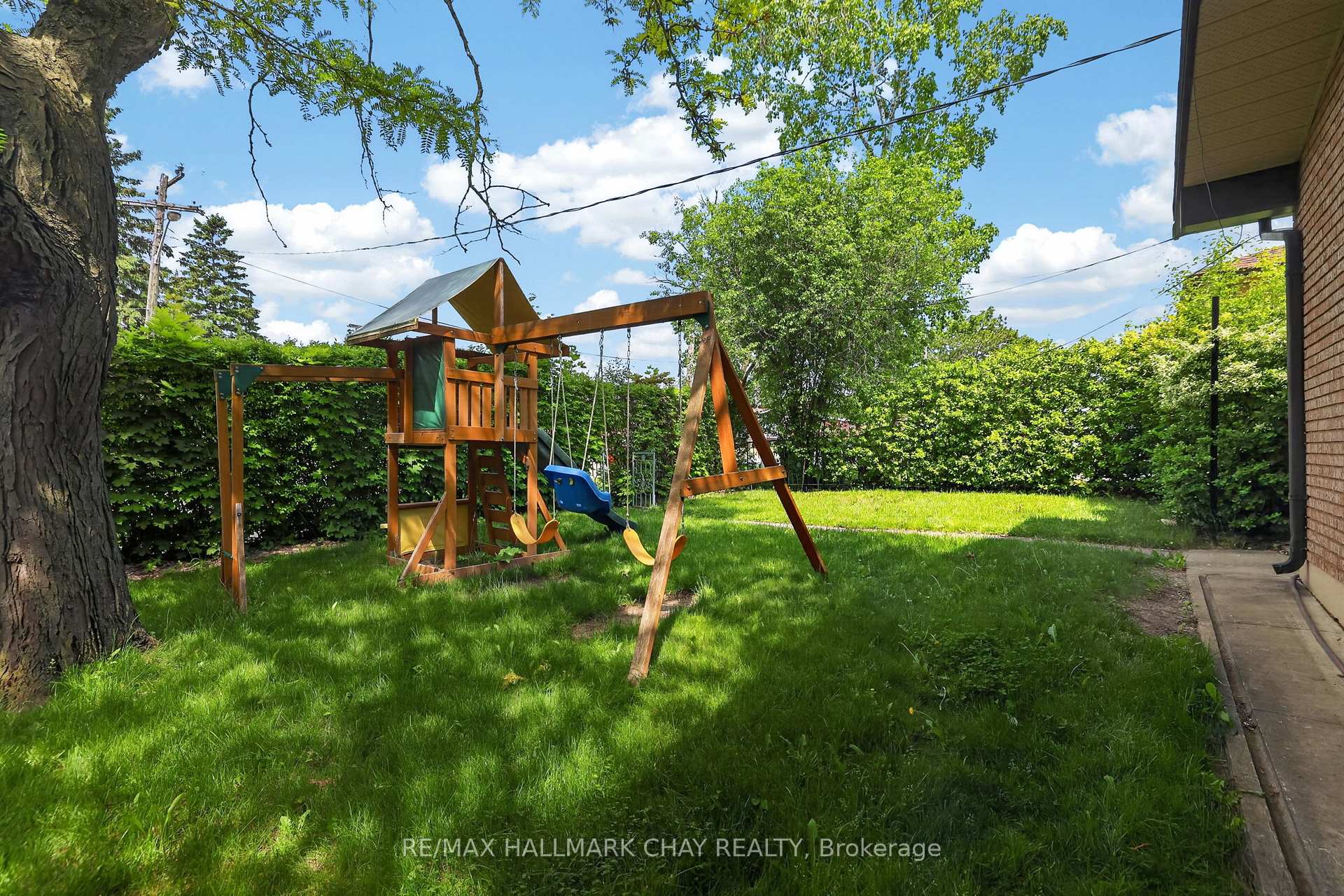 Photo 38 of Unit Upper, 80 Beaumonde Heights Drive, Etobicoke, Thistletown-Beaumonde Heights — HOMEH