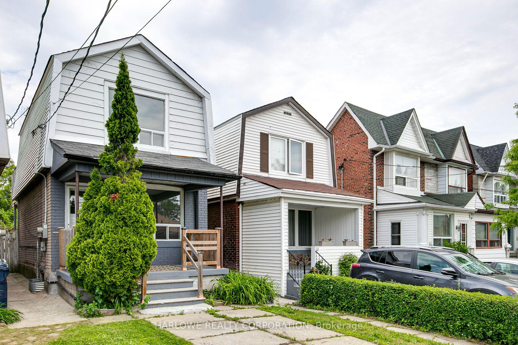 Photo 3 of 61 Castleton Avenue, Toronto, Rockcliffe-Smythe — HOMEH