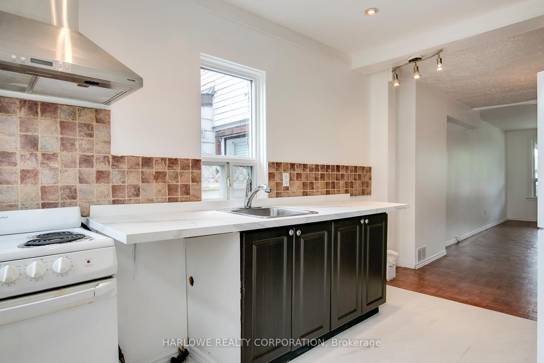 Photo 16 of 61 Castleton Avenue, Toronto, Rockcliffe-Smythe — HOMEH