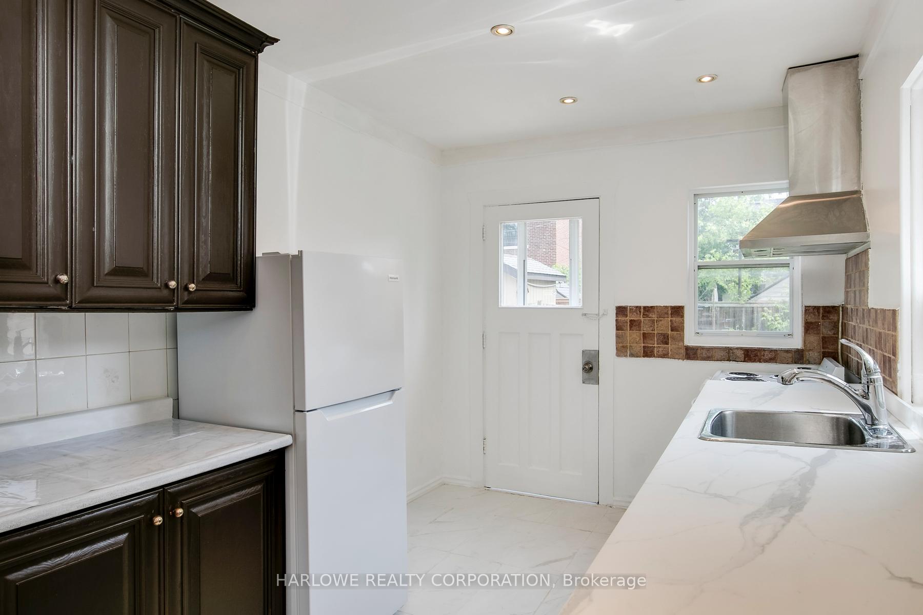 Photo 17 of 61 Castleton Avenue, Toronto, Rockcliffe-Smythe — HOMEH