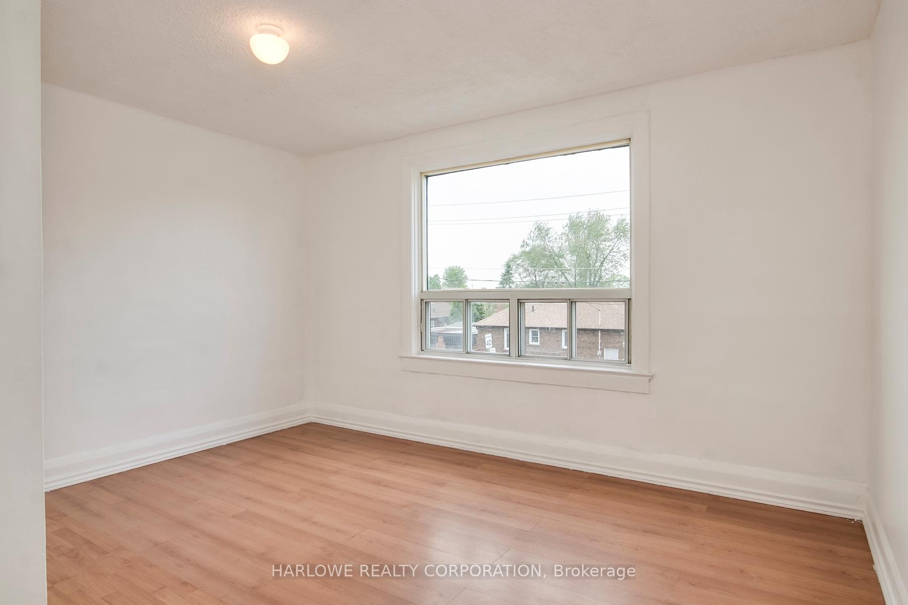 Photo 22 of 61 Castleton Avenue, Toronto, Rockcliffe-Smythe — HOMEH