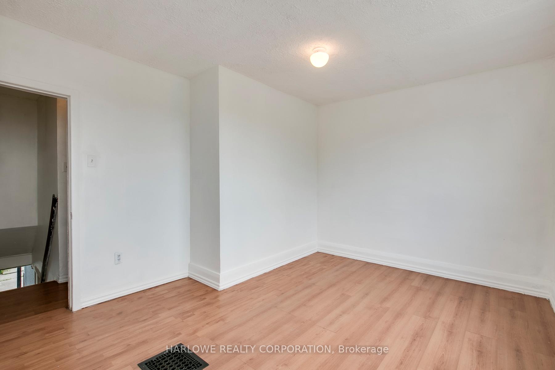 Photo 23 of 61 Castleton Avenue, Toronto, Rockcliffe-Smythe — HOMEH