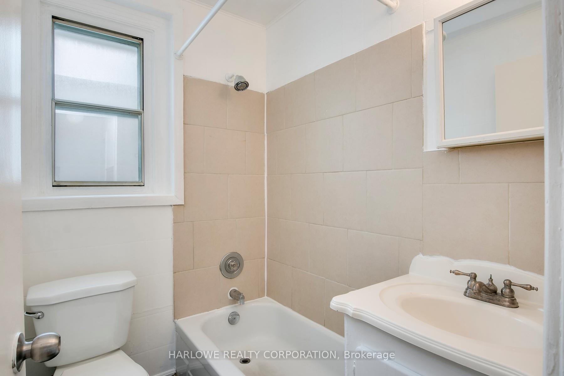 Photo 25 of 61 Castleton Avenue, Toronto, Rockcliffe-Smythe — HOMEH