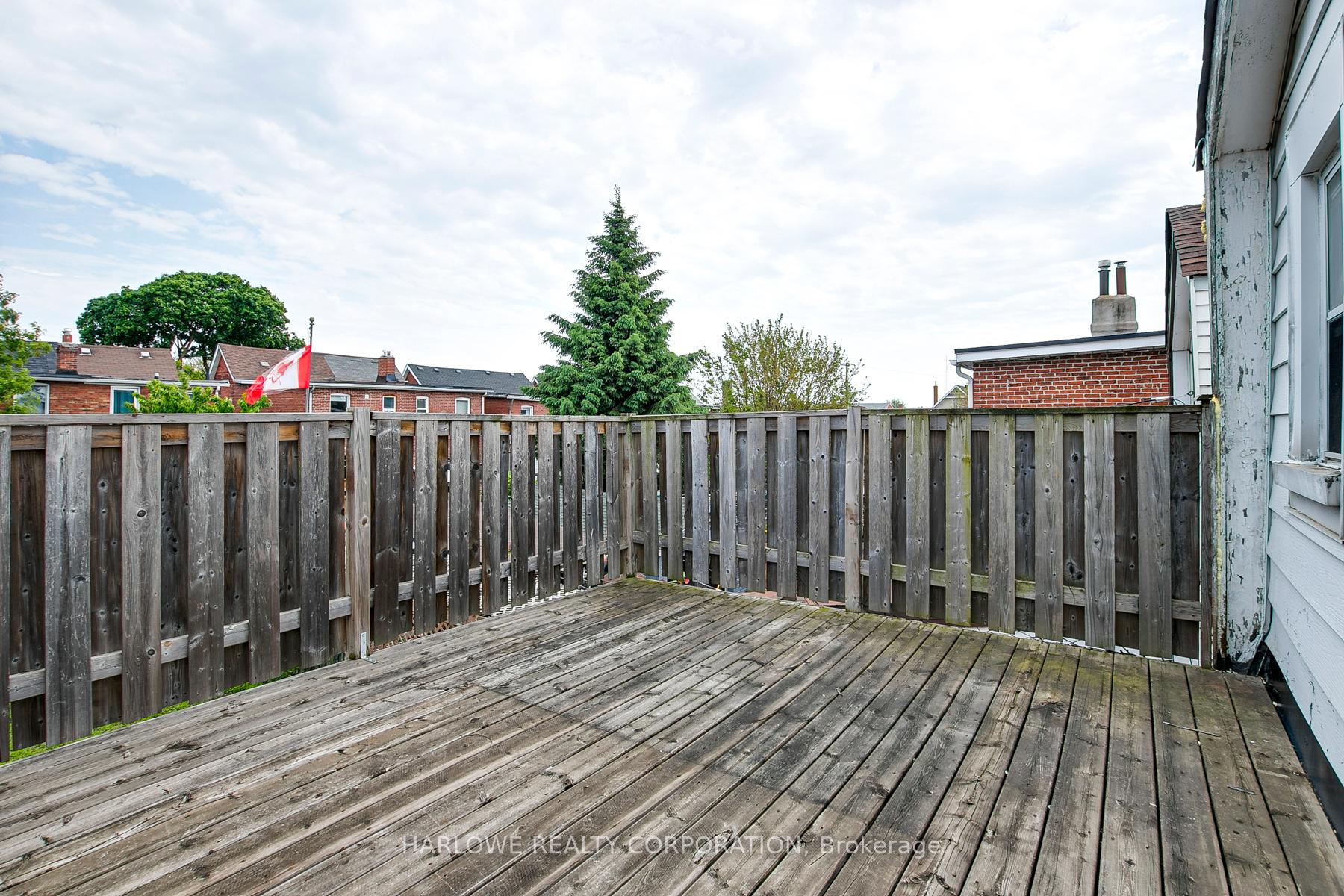Photo 26 of 61 Castleton Avenue, Toronto, Rockcliffe-Smythe — HOMEH