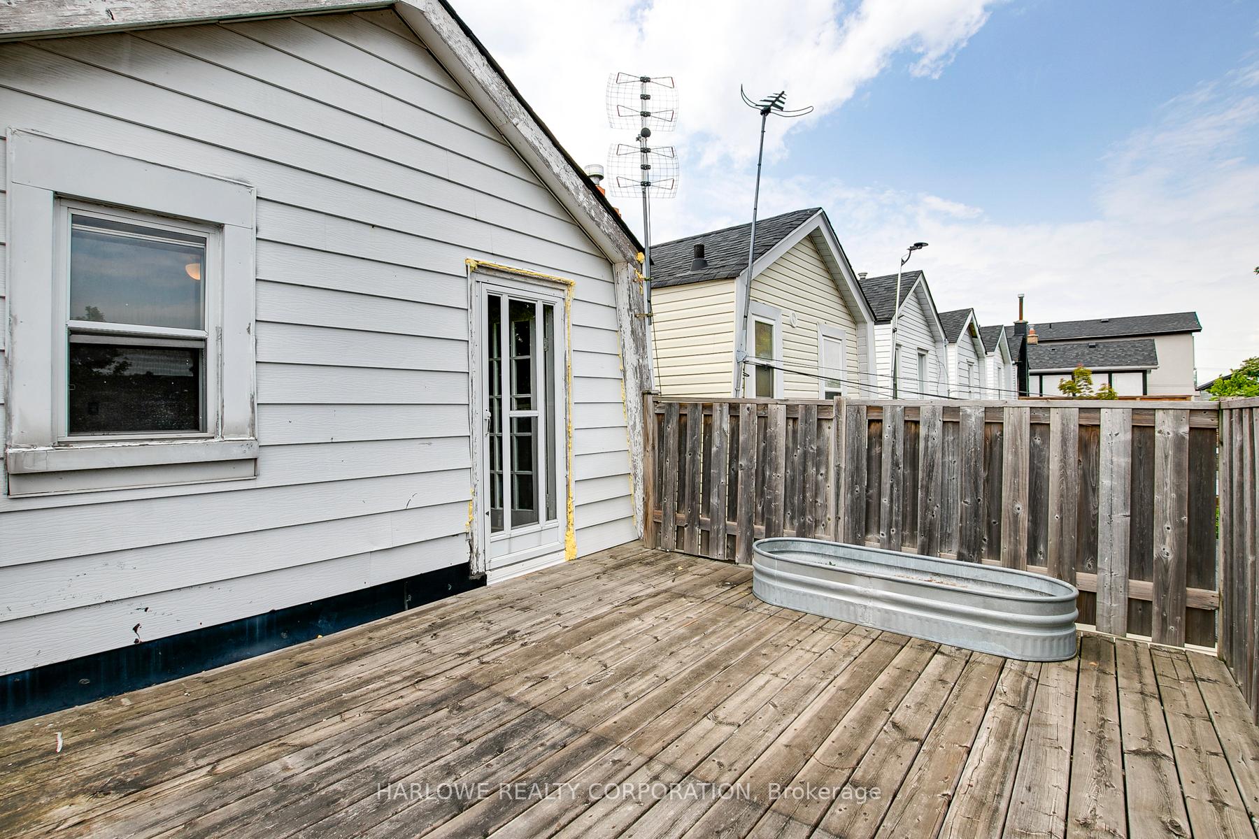 Photo 28 of 61 Castleton Avenue, Toronto, Rockcliffe-Smythe — HOMEH