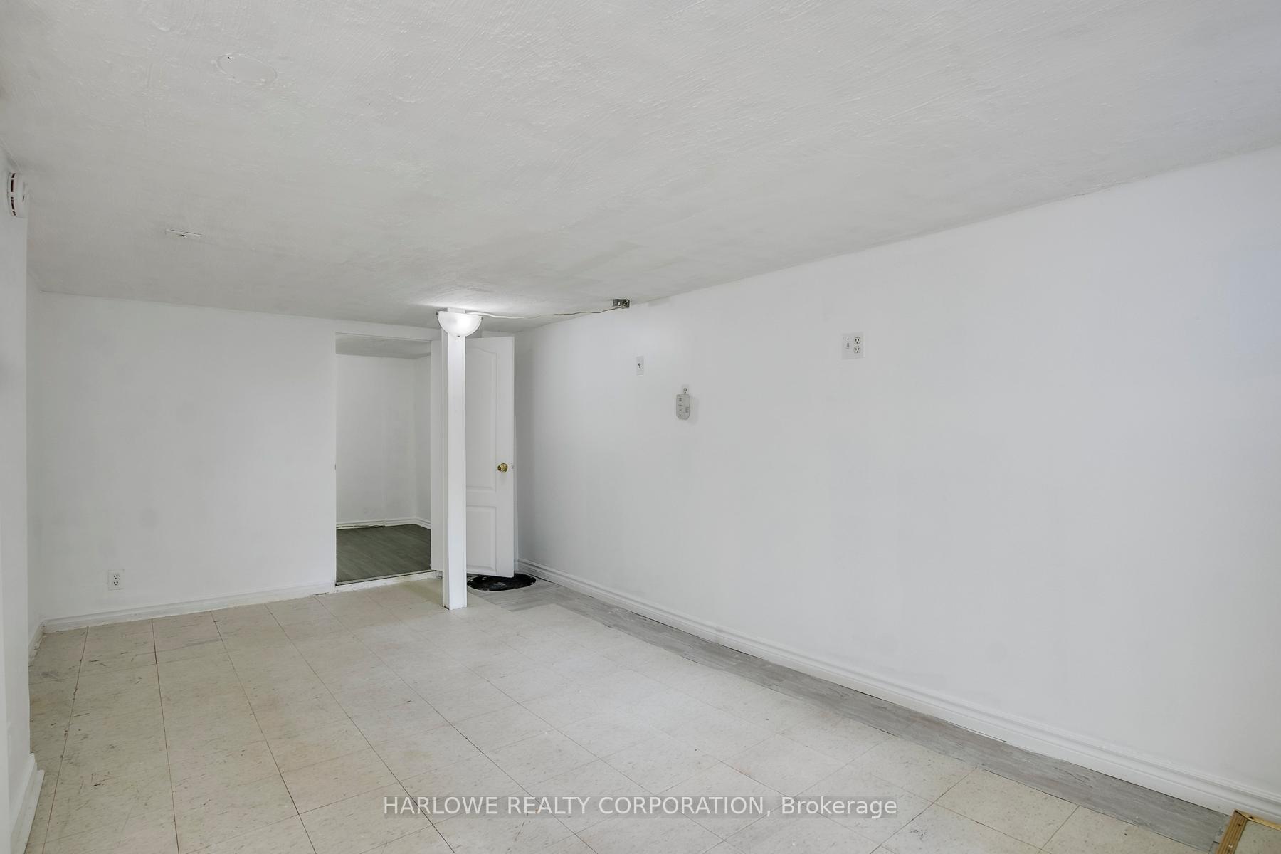Photo 29 of 61 Castleton Avenue, Toronto, Rockcliffe-Smythe — HOMEH