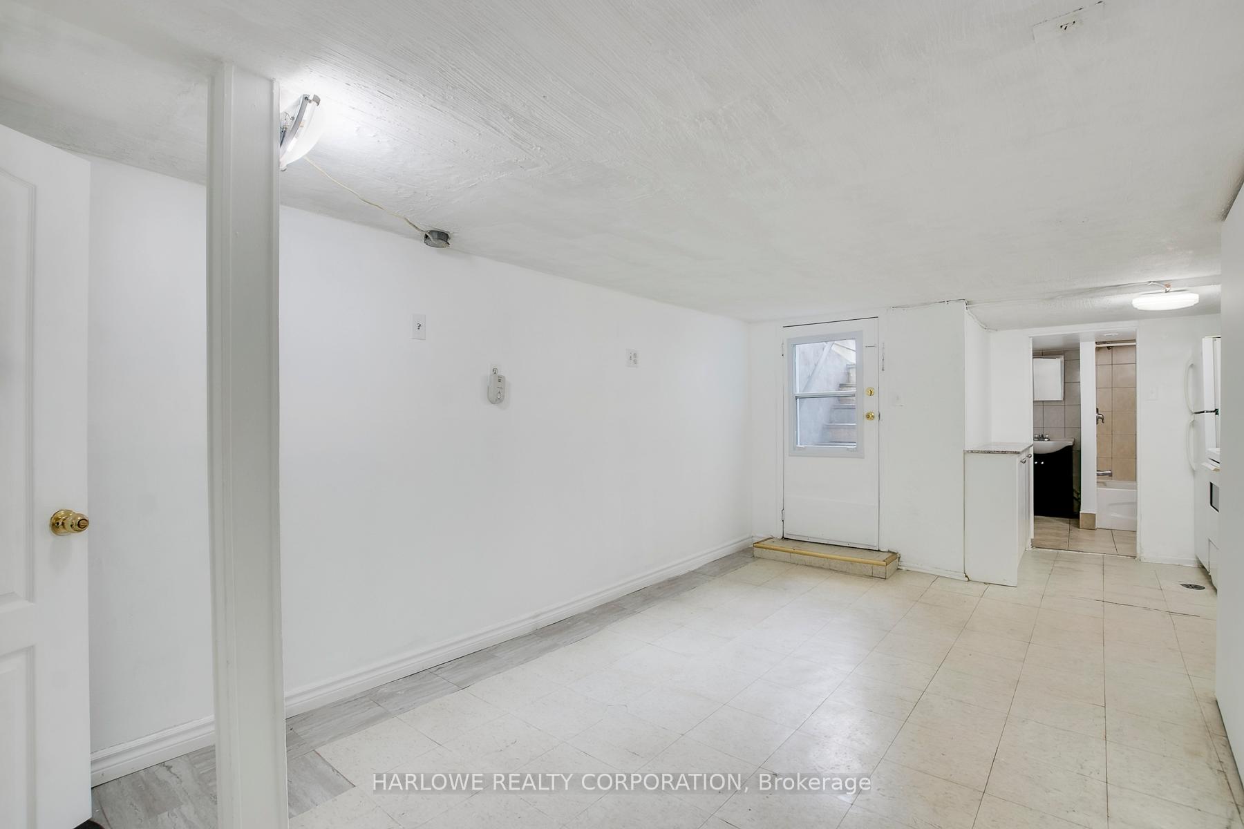 Photo 30 of 61 Castleton Avenue, Toronto, Rockcliffe-Smythe — HOMEH