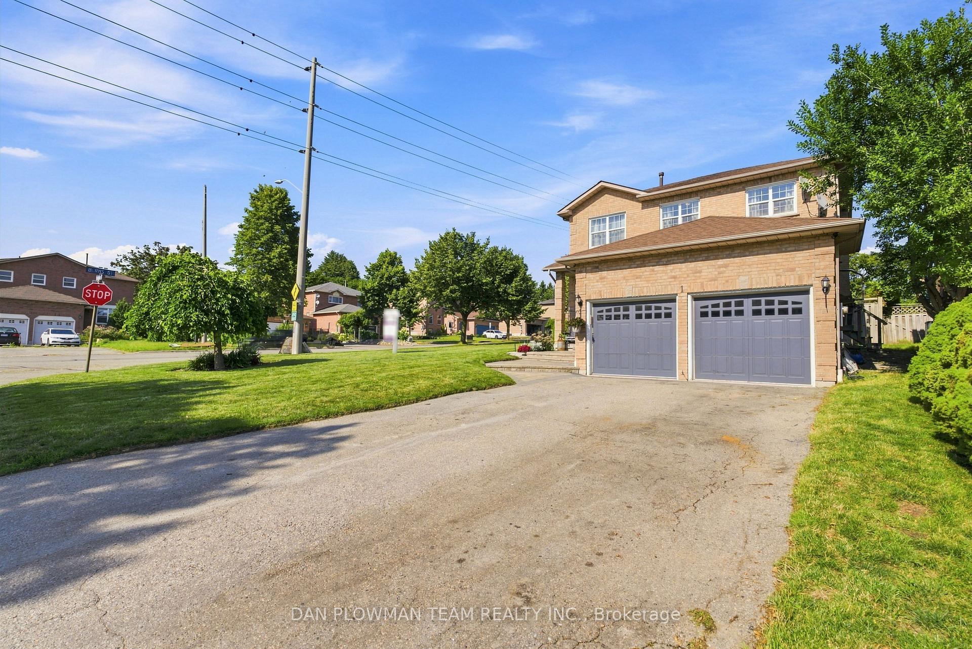 Photo 2 of 1 Murkar Crescent, Whitby, Blue Grass Meadows — HOMEH