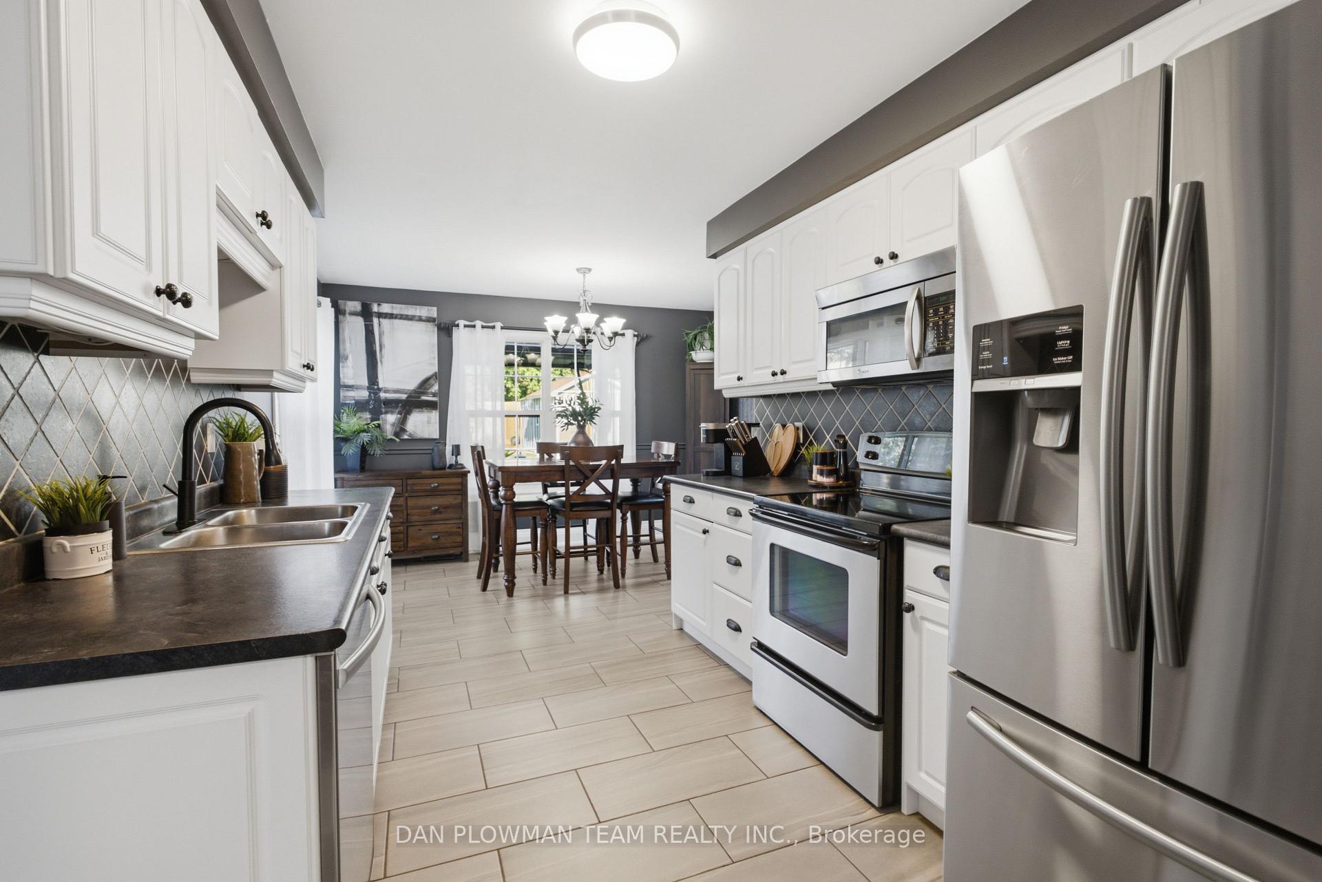 Photo 7 of 1 Murkar Crescent, Whitby, Blue Grass Meadows — HOMEH