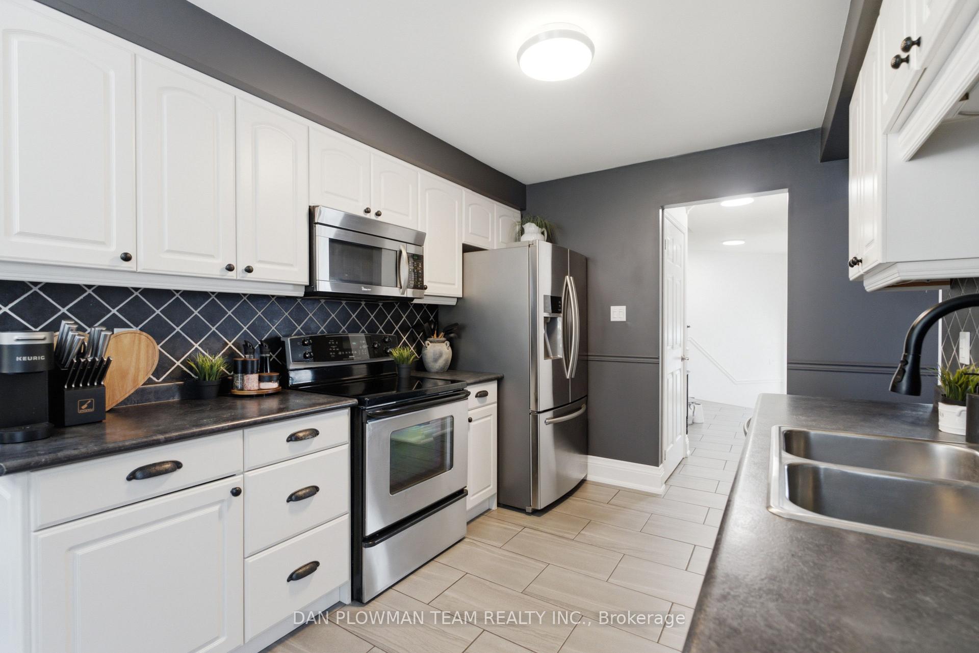 Photo 8 of 1 Murkar Crescent, Whitby, Blue Grass Meadows — HOMEH
