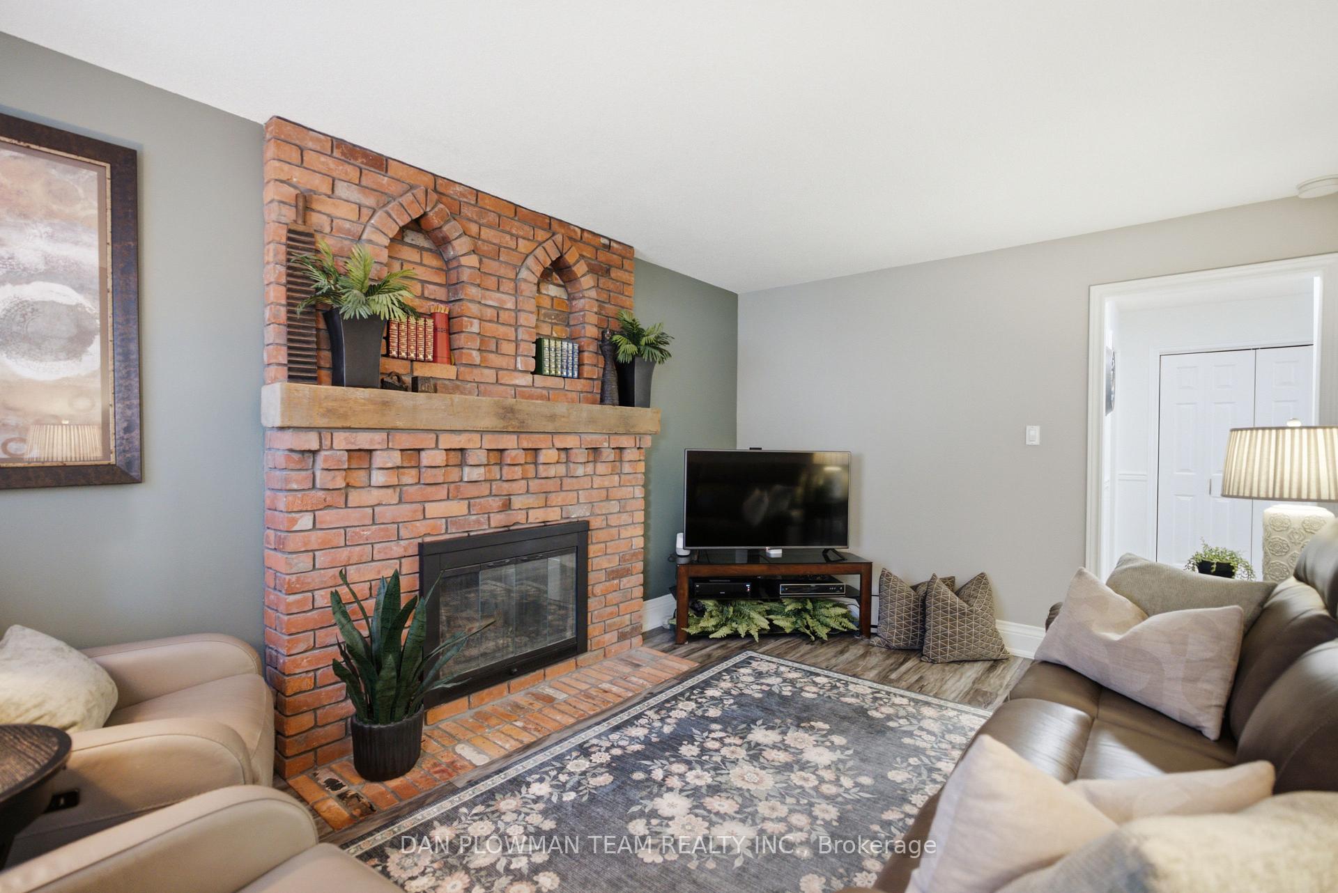 Photo 11 of 1 Murkar Crescent, Whitby, Blue Grass Meadows — HOMEH