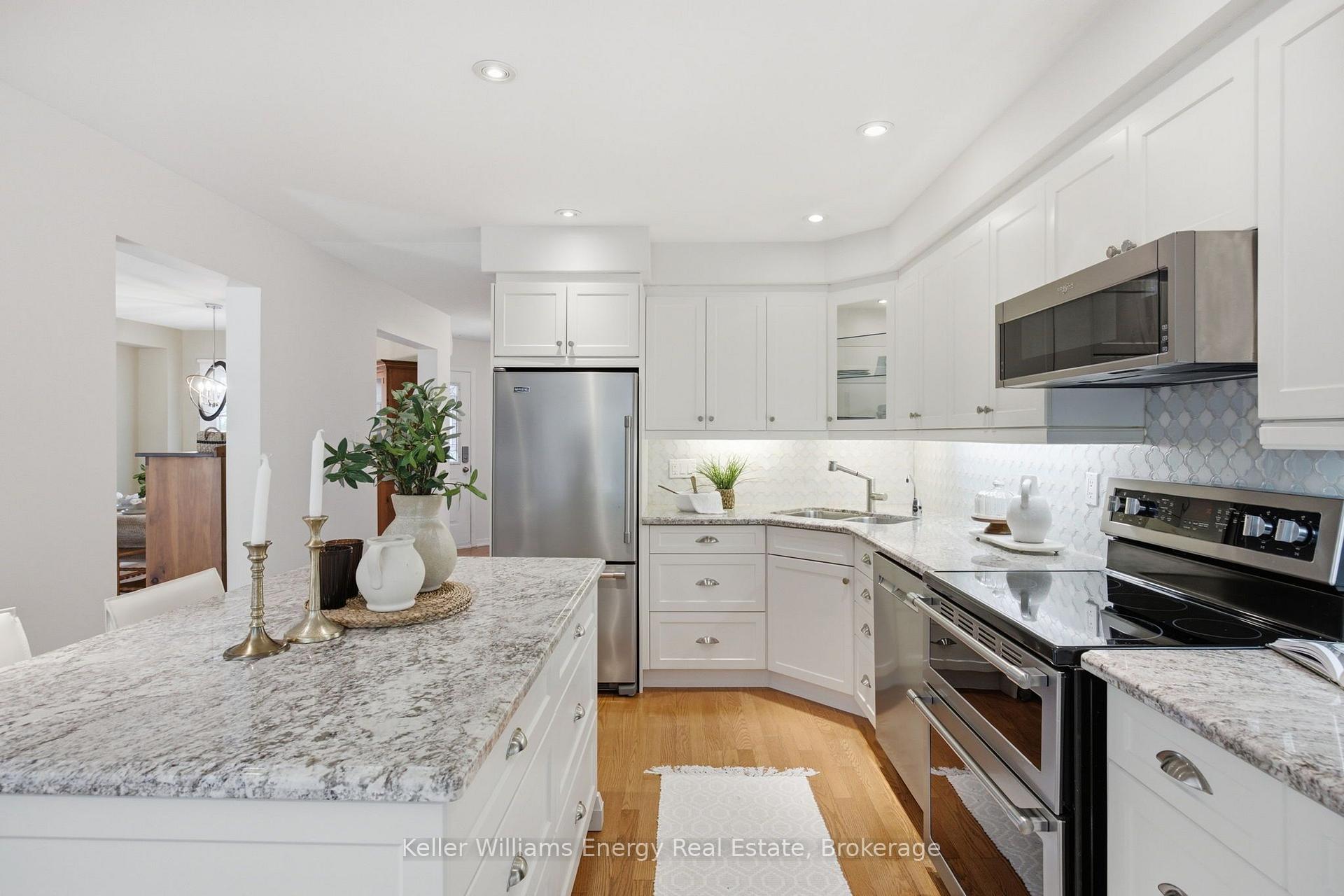 Photo 4 of 43 Knotty Pine Drive, Whitby, Williamsburg — HOMEH