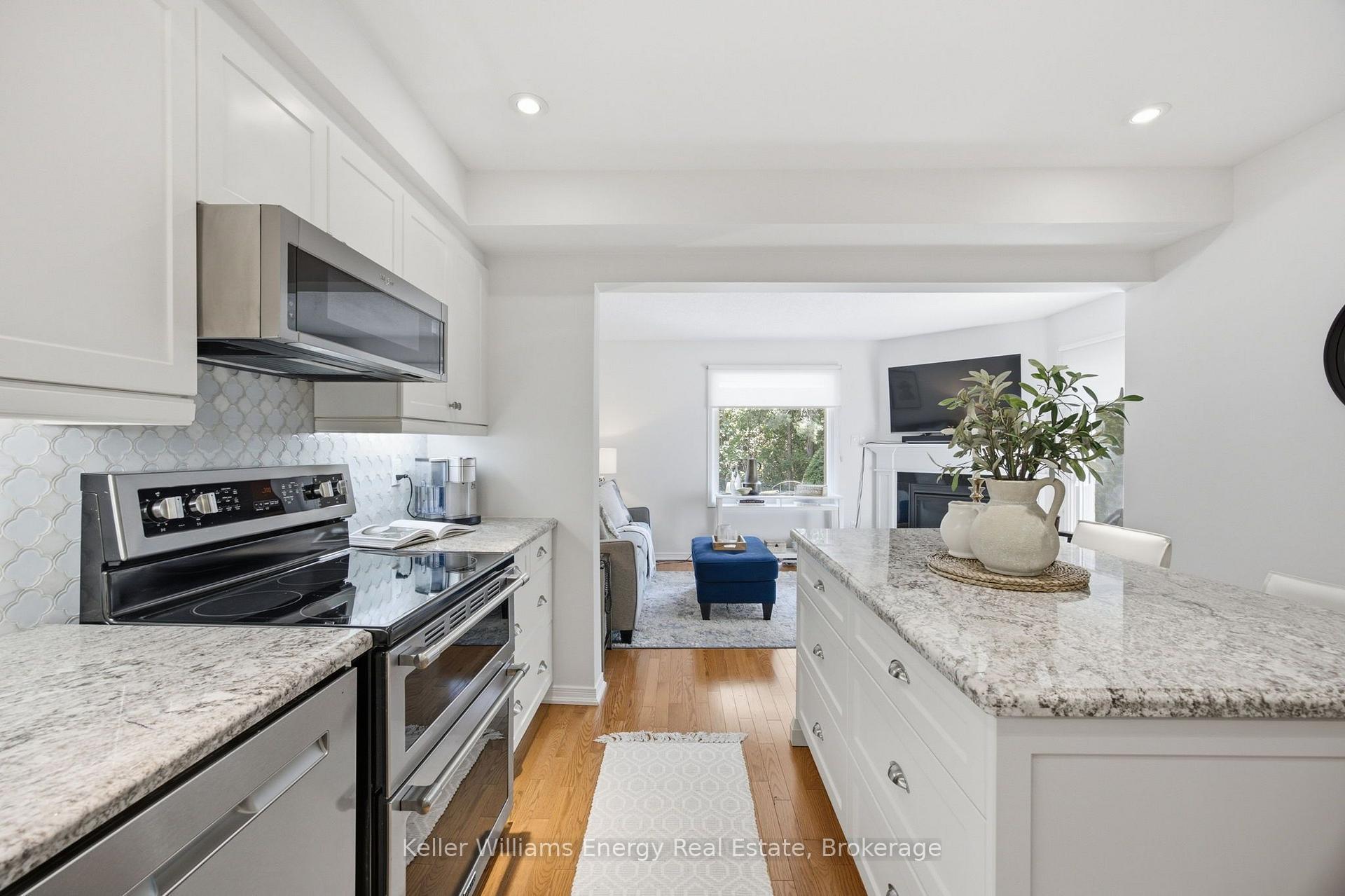 Photo 7 of 43 Knotty Pine Drive, Whitby, Williamsburg — HOMEH