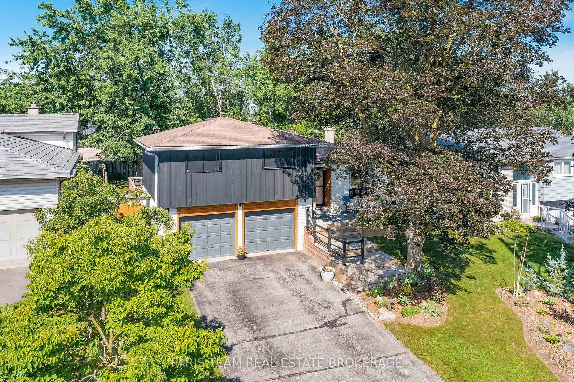 Photo 2 of 20 Carol Road, Barrie, Allandale Heights — HOMEH
