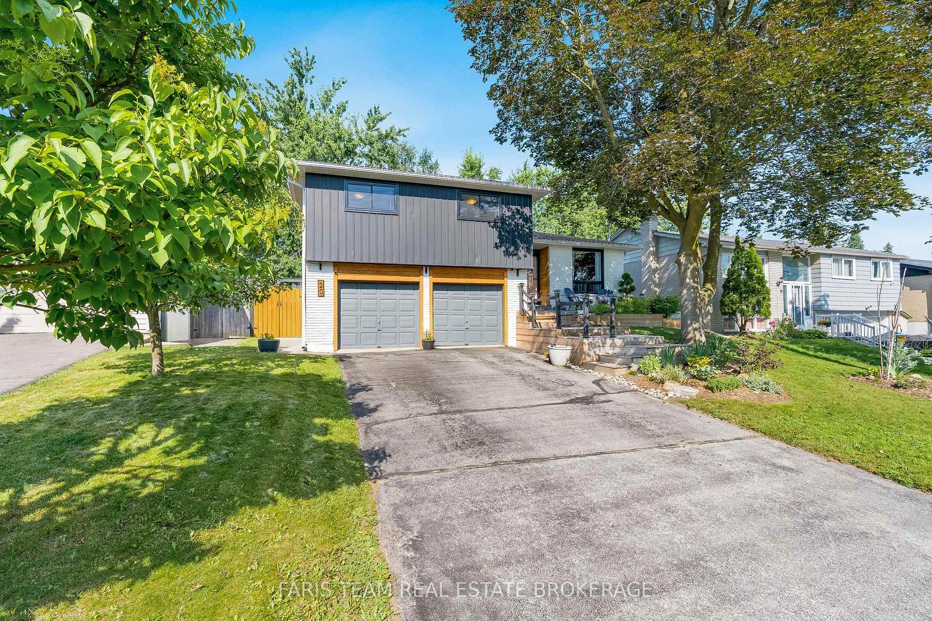 Photo 3 of 20 Carol Road, Barrie, Allandale Heights — HOMEH