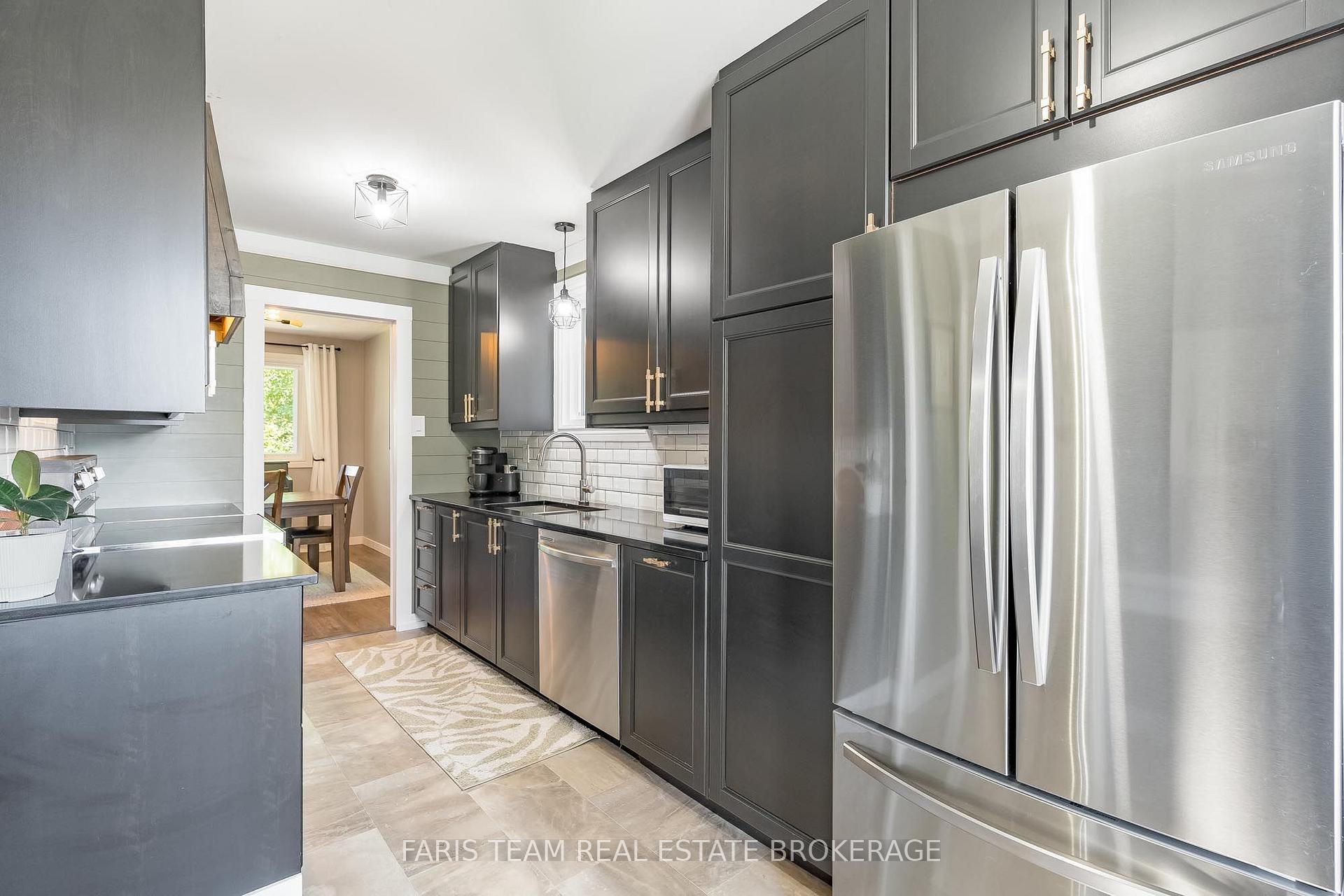 Photo 6 of 20 Carol Road, Barrie, Allandale Heights — HOMEH