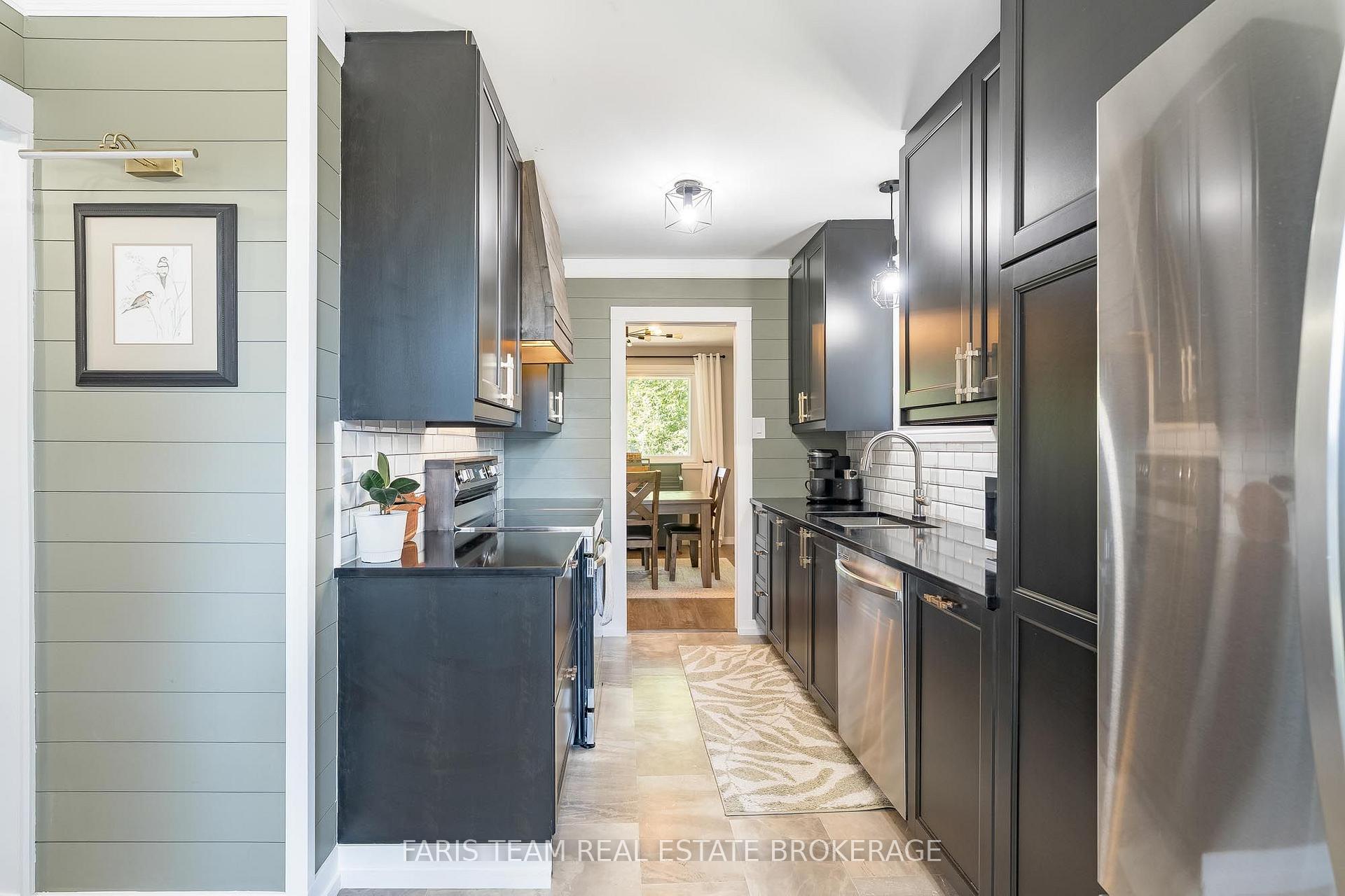 Photo 7 of 20 Carol Road, Barrie, Allandale Heights — HOMEH