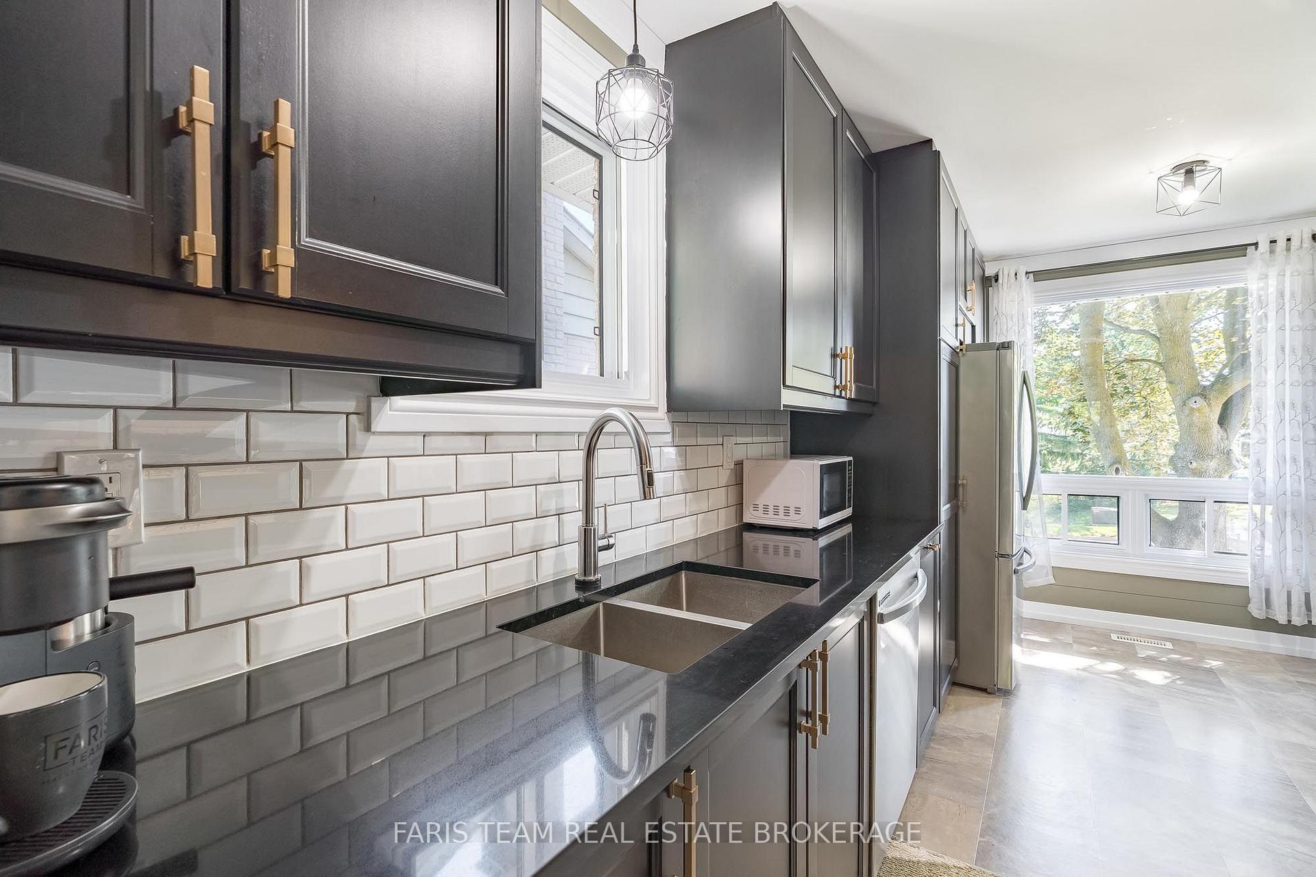 Photo 8 of 20 Carol Road, Barrie, Allandale Heights — HOMEH