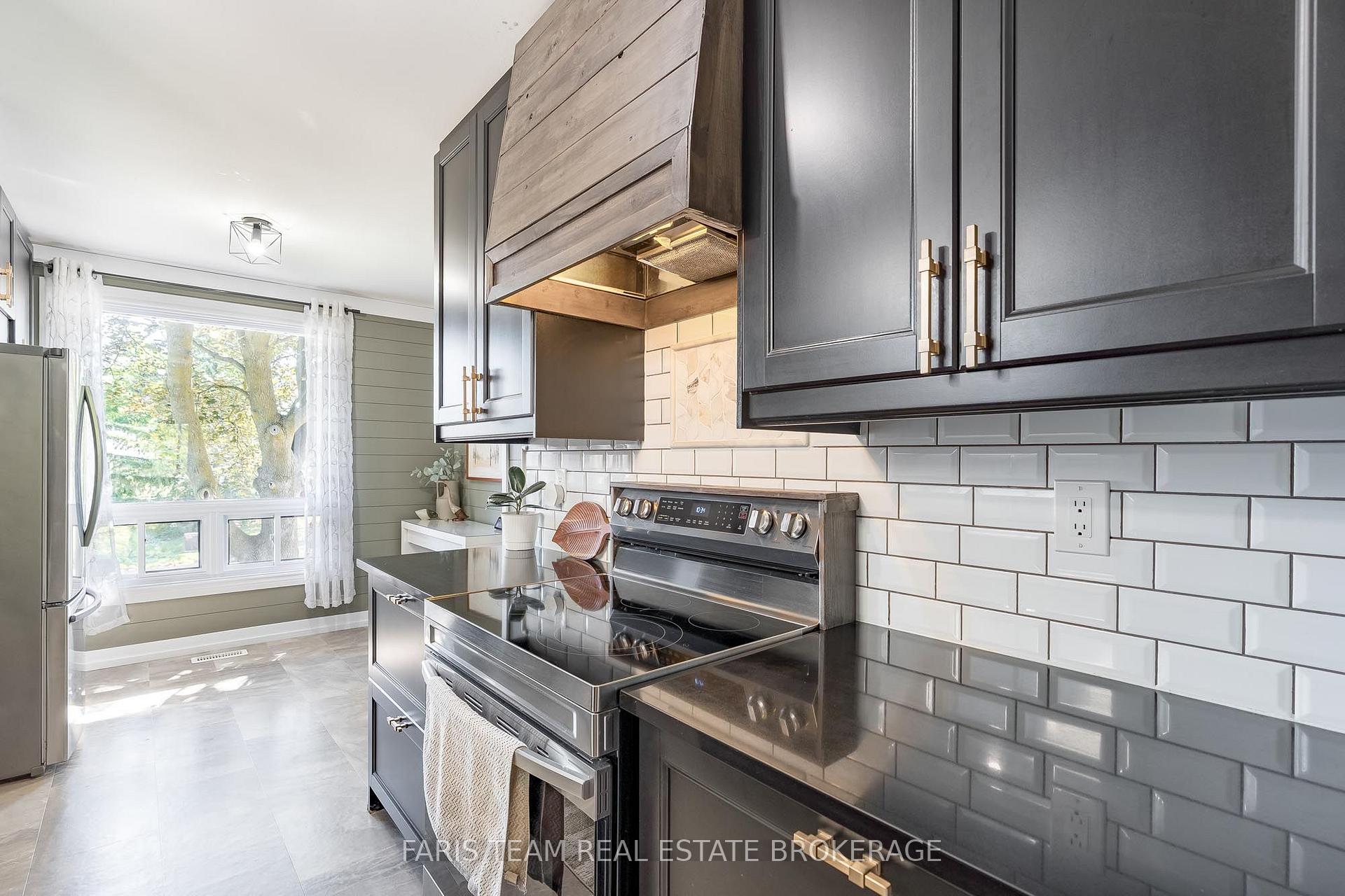 Photo 9 of 20 Carol Road, Barrie, Allandale Heights — HOMEH