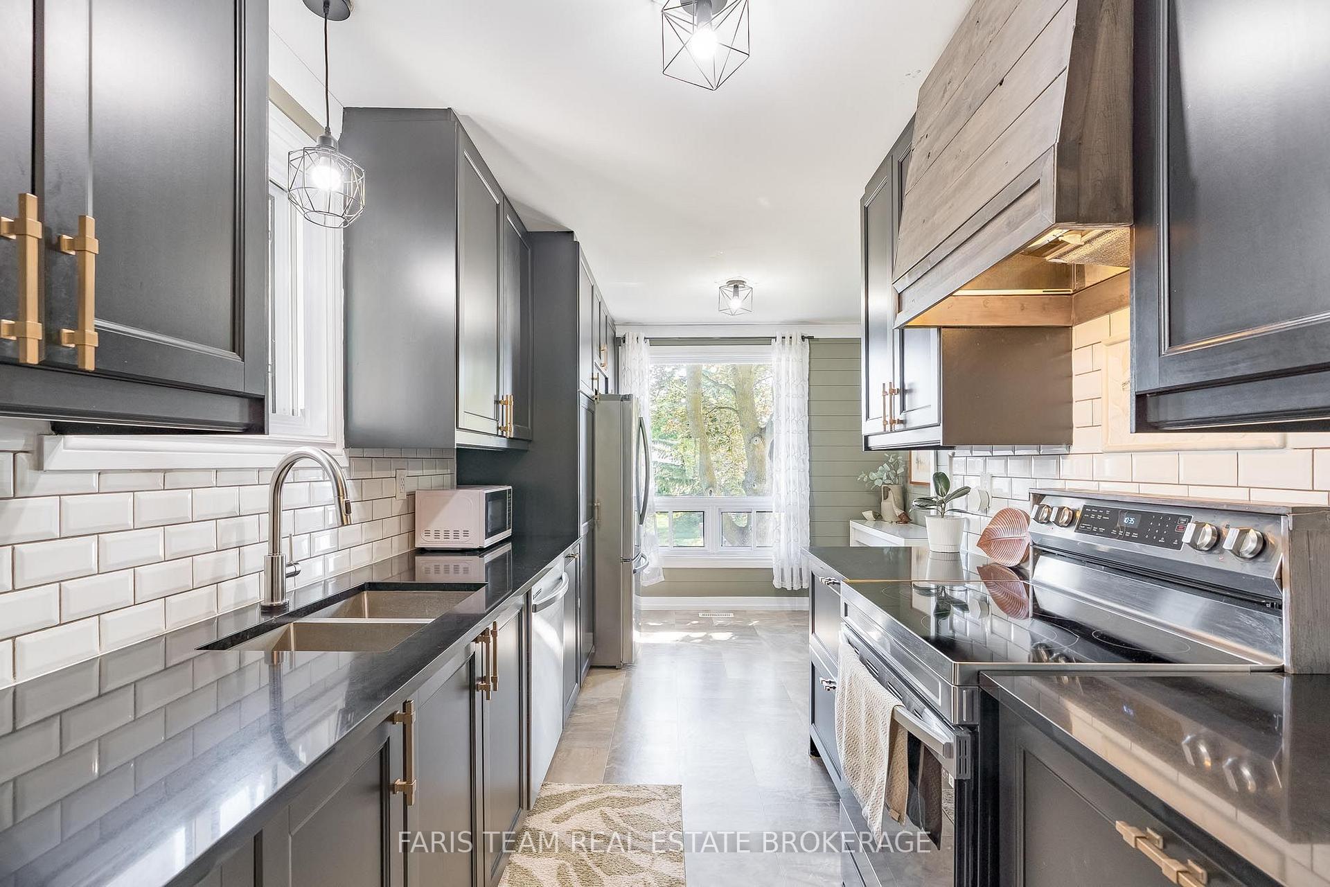 Photo 10 of 20 Carol Road, Barrie, Allandale Heights — HOMEH