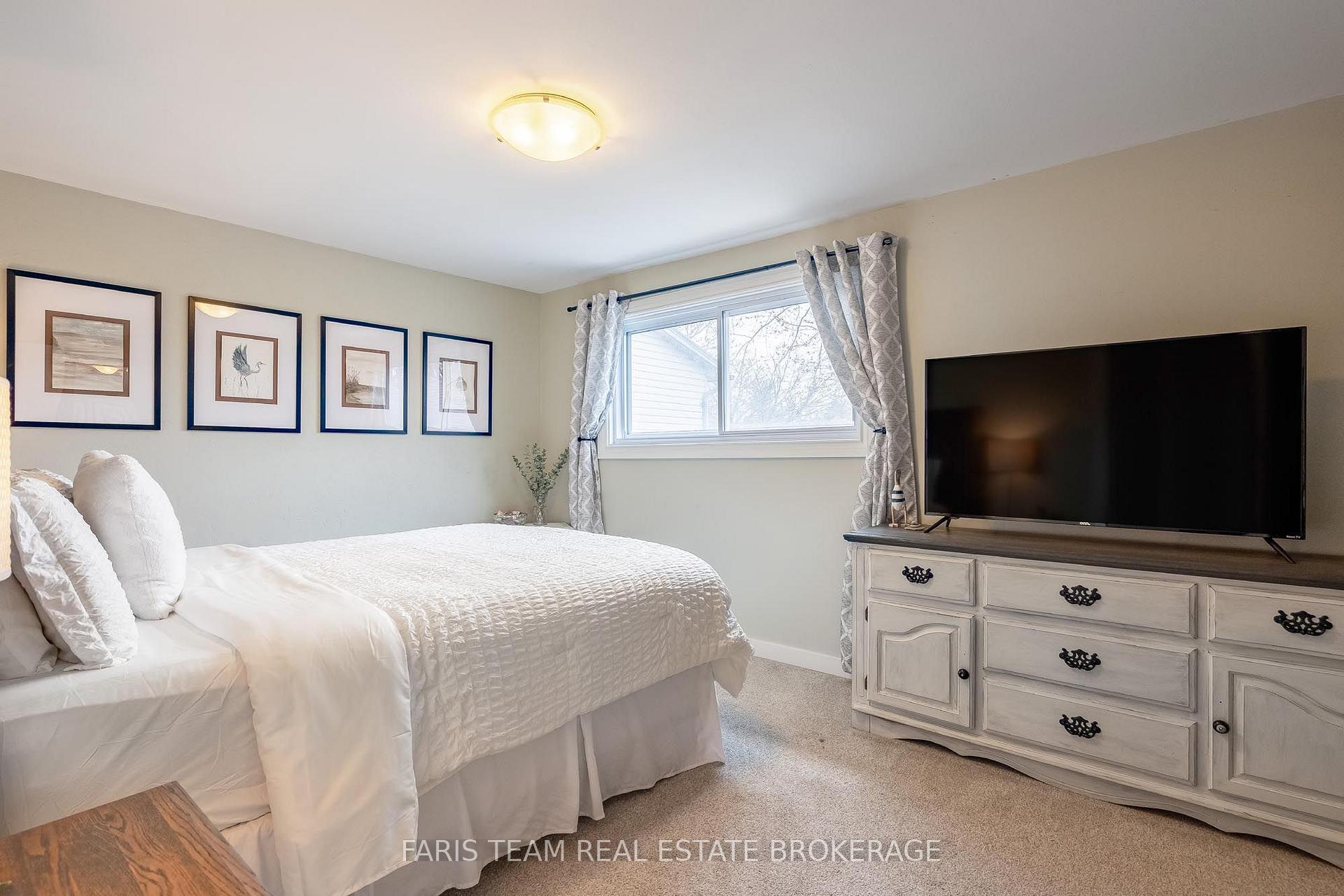 Photo 15 of 20 Carol Road, Barrie, Allandale Heights — HOMEH