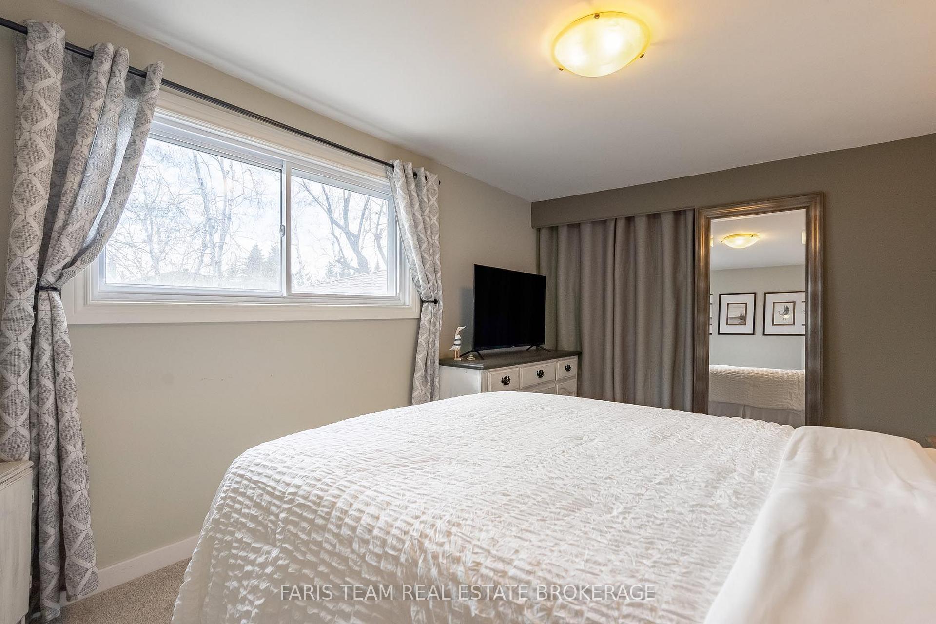 Photo 16 of 20 Carol Road, Barrie, Allandale Heights — HOMEH